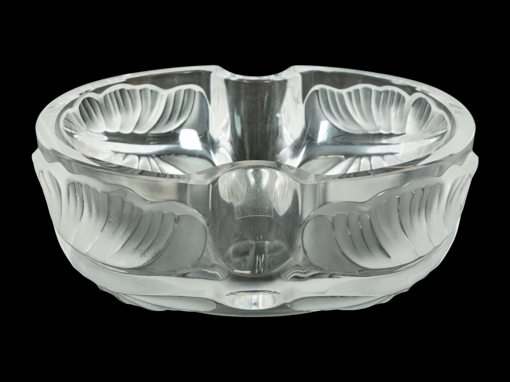 A Lalique Arums Bowl and Pair of Piriac Plates with Koi Border