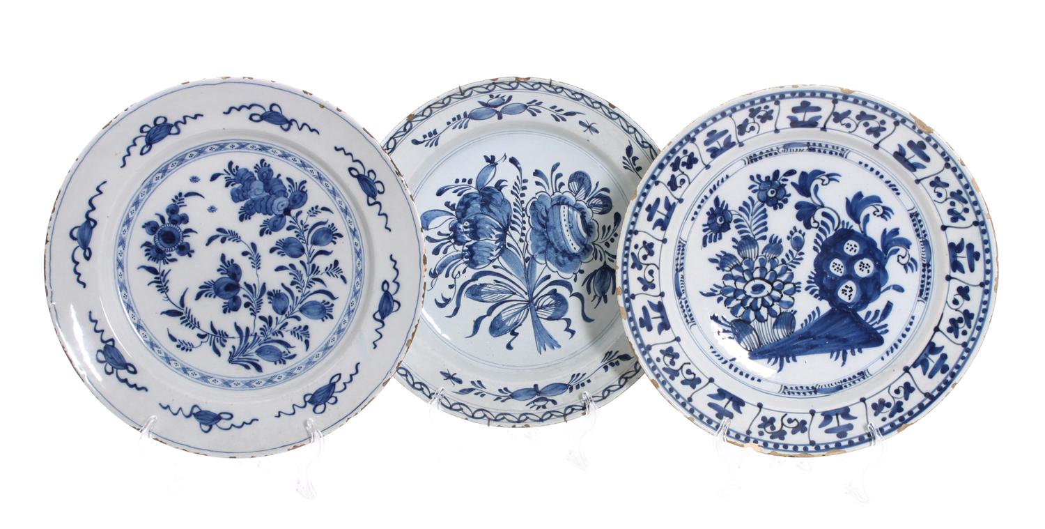 Five Blue and White Decorative Stoneware Platters Diameter 15 1/2 inches (largest)