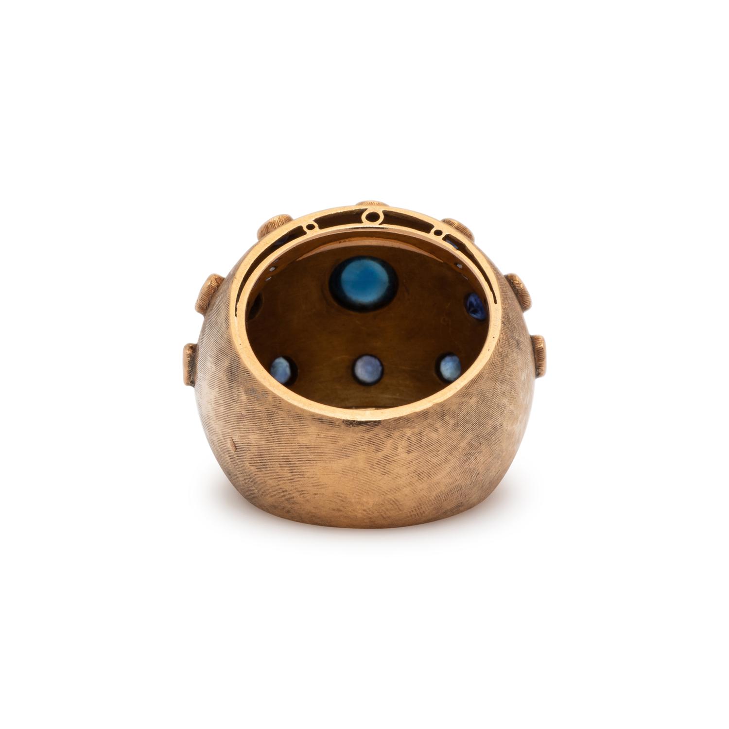 YELLOW GOLD AND SAPPHIRE RING
