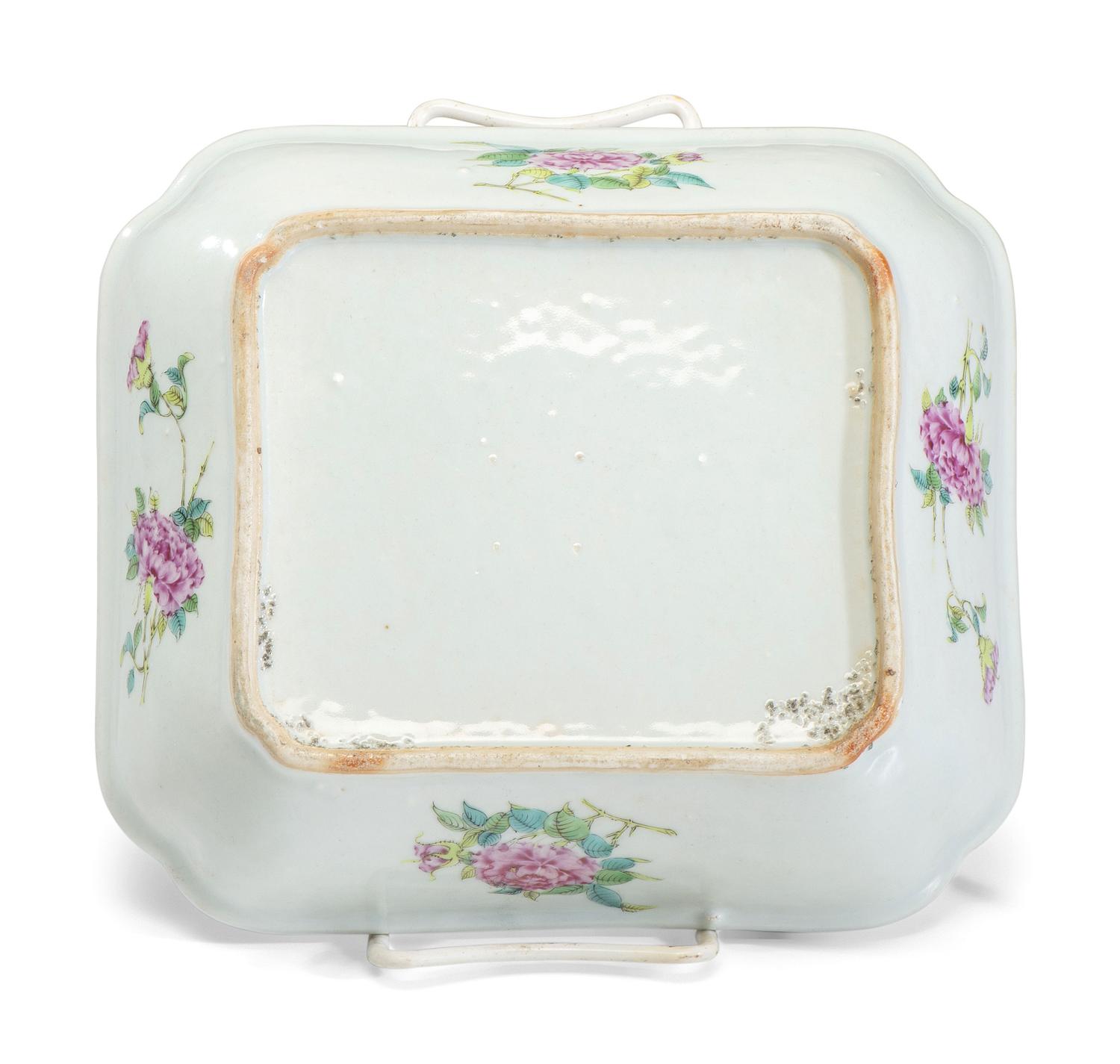 A Chinese Export Canton Famille Rose Porcelain Dinner Service