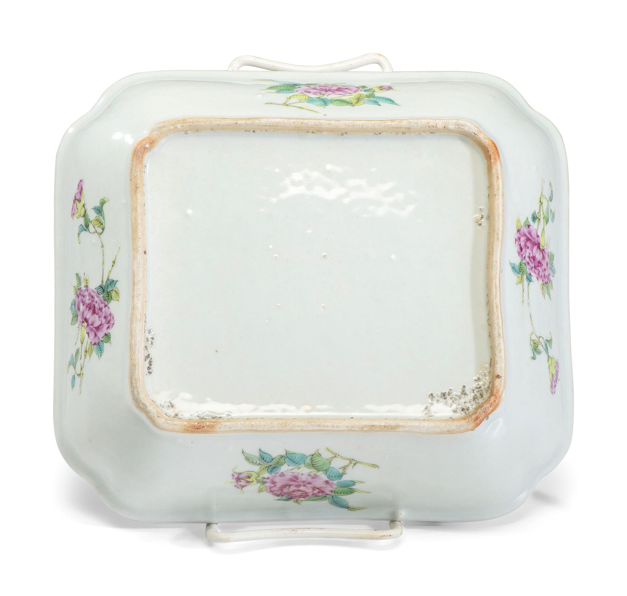 A Chinese Export Canton Famille Rose Porcelain Dinner Service