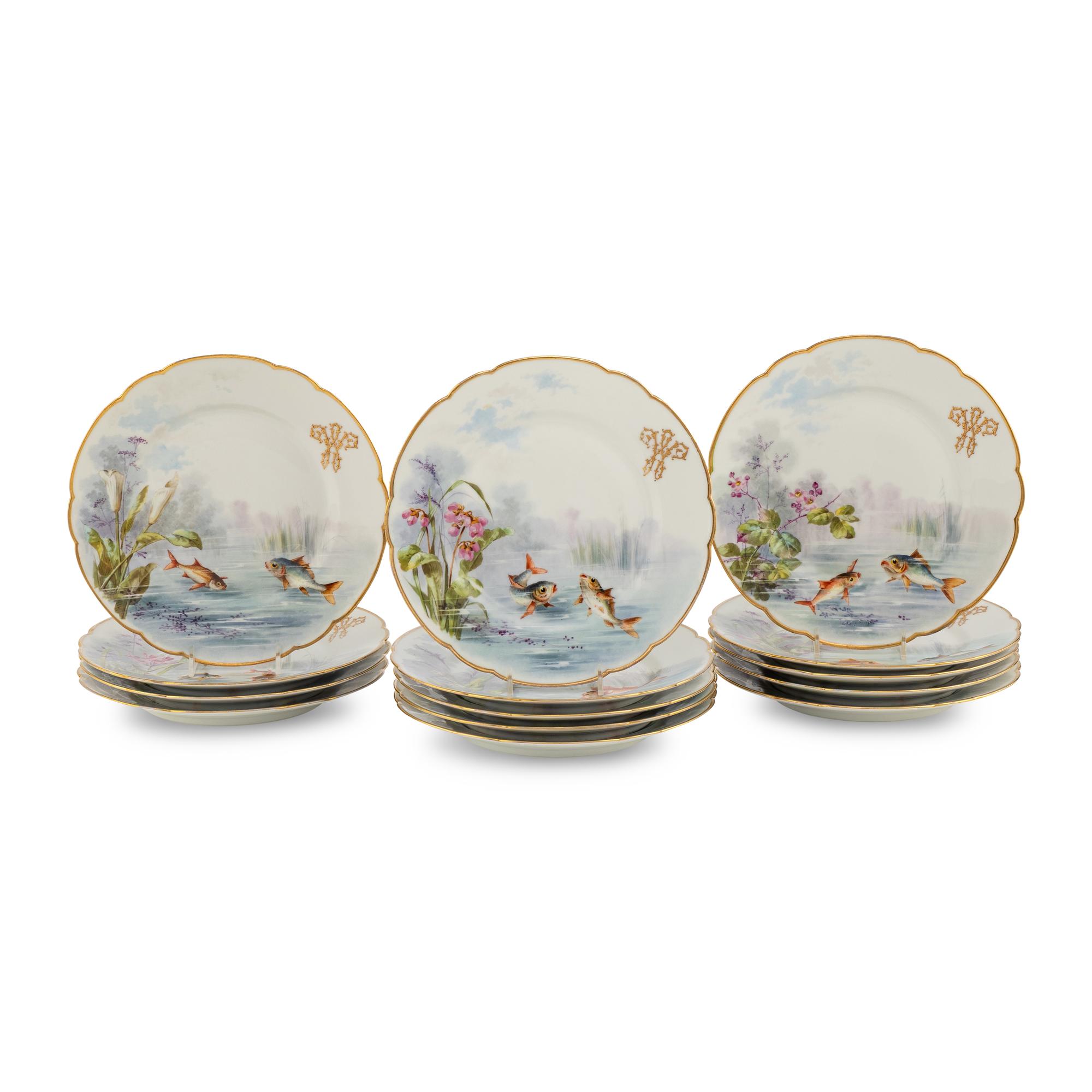A Set of Fourteen Paris Porcelain Cabinet Plates
