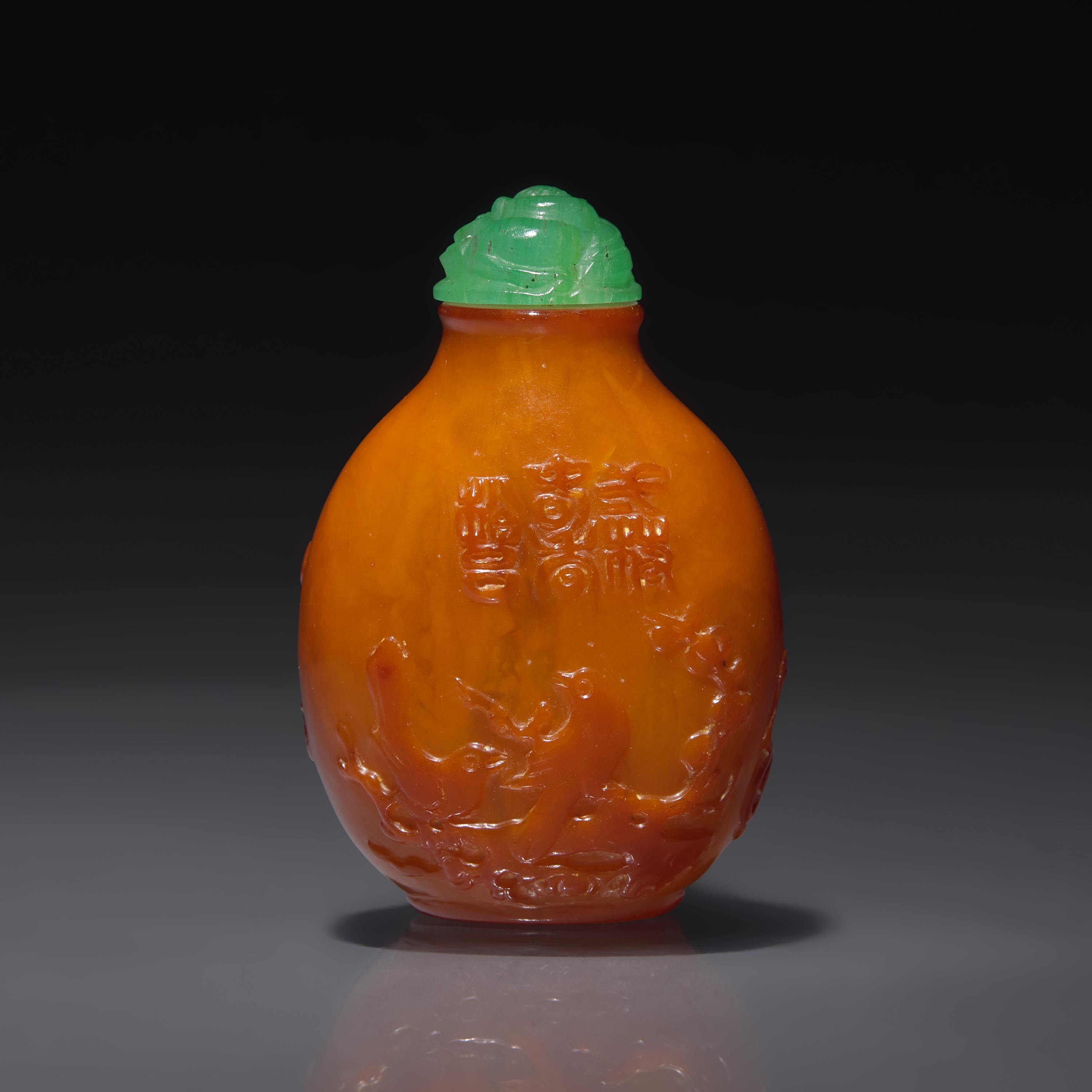 A Chinese Carved Amber Snuff Bottle, Qing Dynasty, Circa 1800-1860 — 1800-1860年 琥珀雕喜鵲紋鼻煙壺