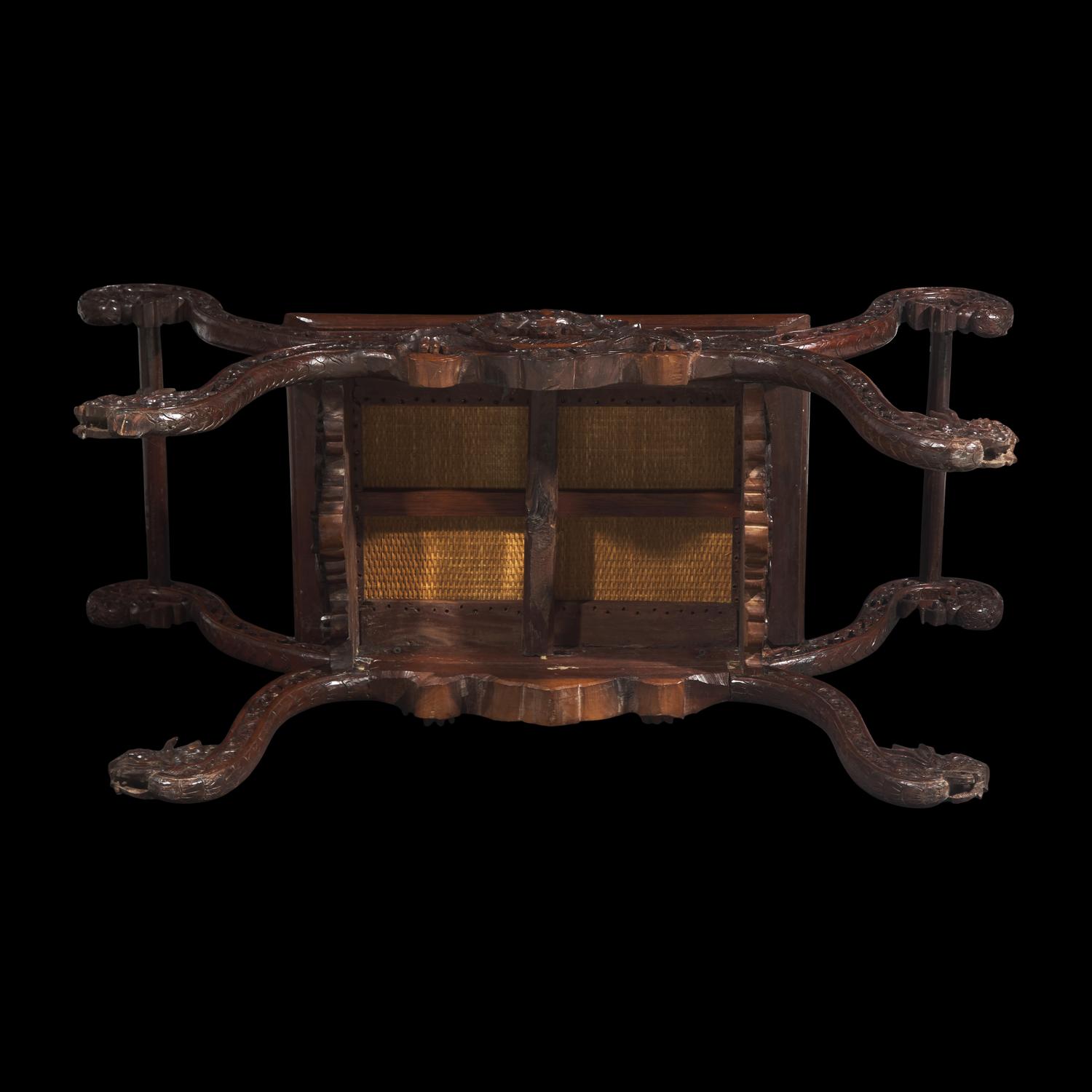 An Unusual Chinese Carved Hardwood Bench, 20th Century 二十世紀 硬木長椅