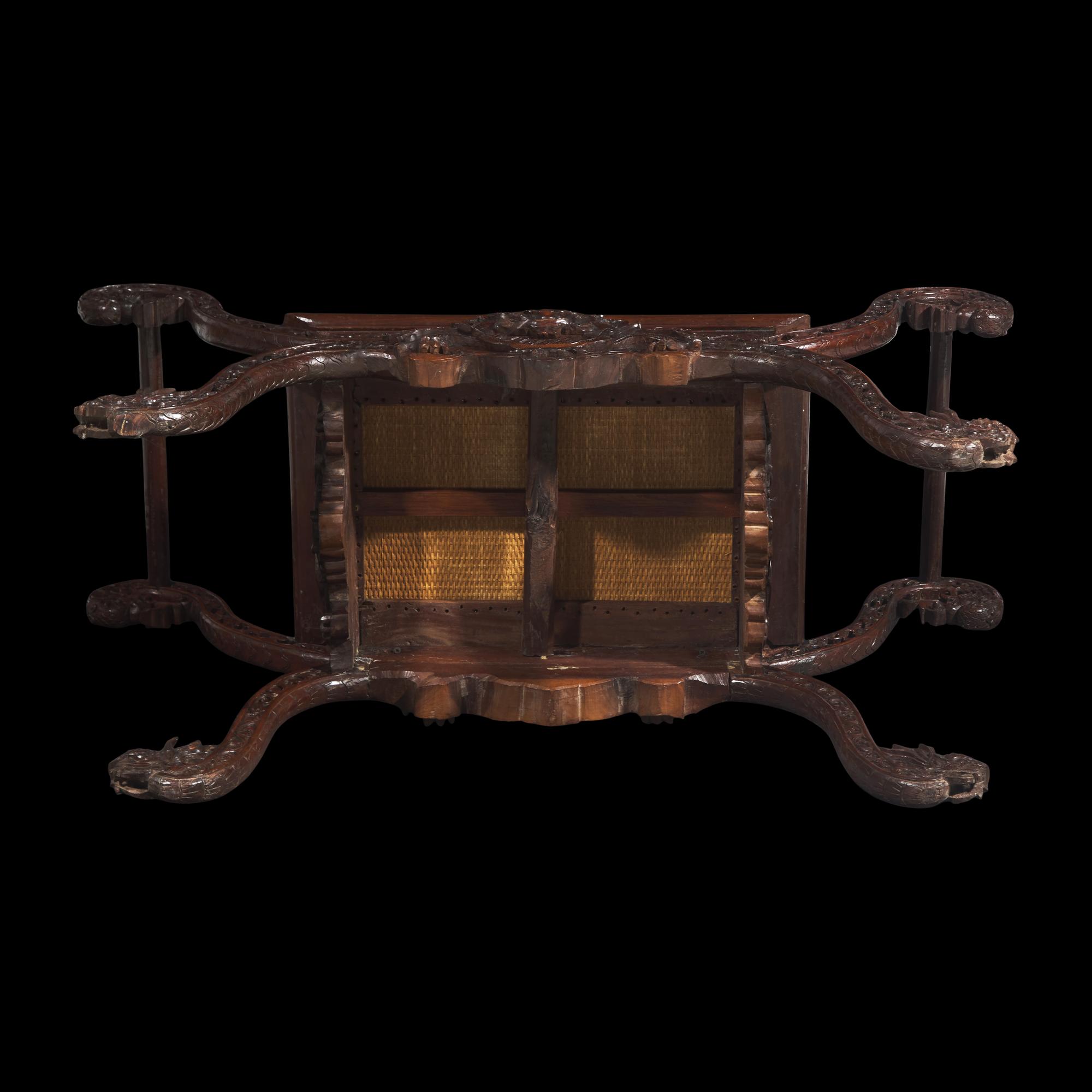 An Unusual Chinese Carved Hardwood Bench, 20th Century 二十世紀 硬木長椅