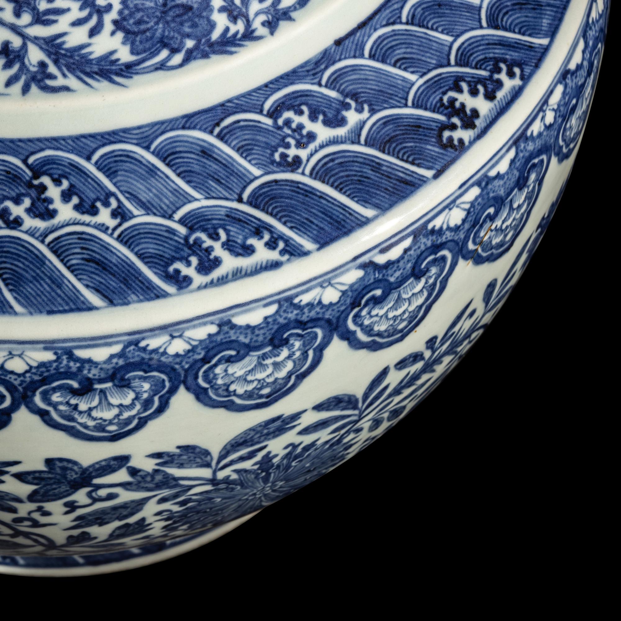 An Impressive Chinese Blue and White Porcelain Hu Vase, Qing Dynasty 清 青花纏枝花卉紋大貫耳壺