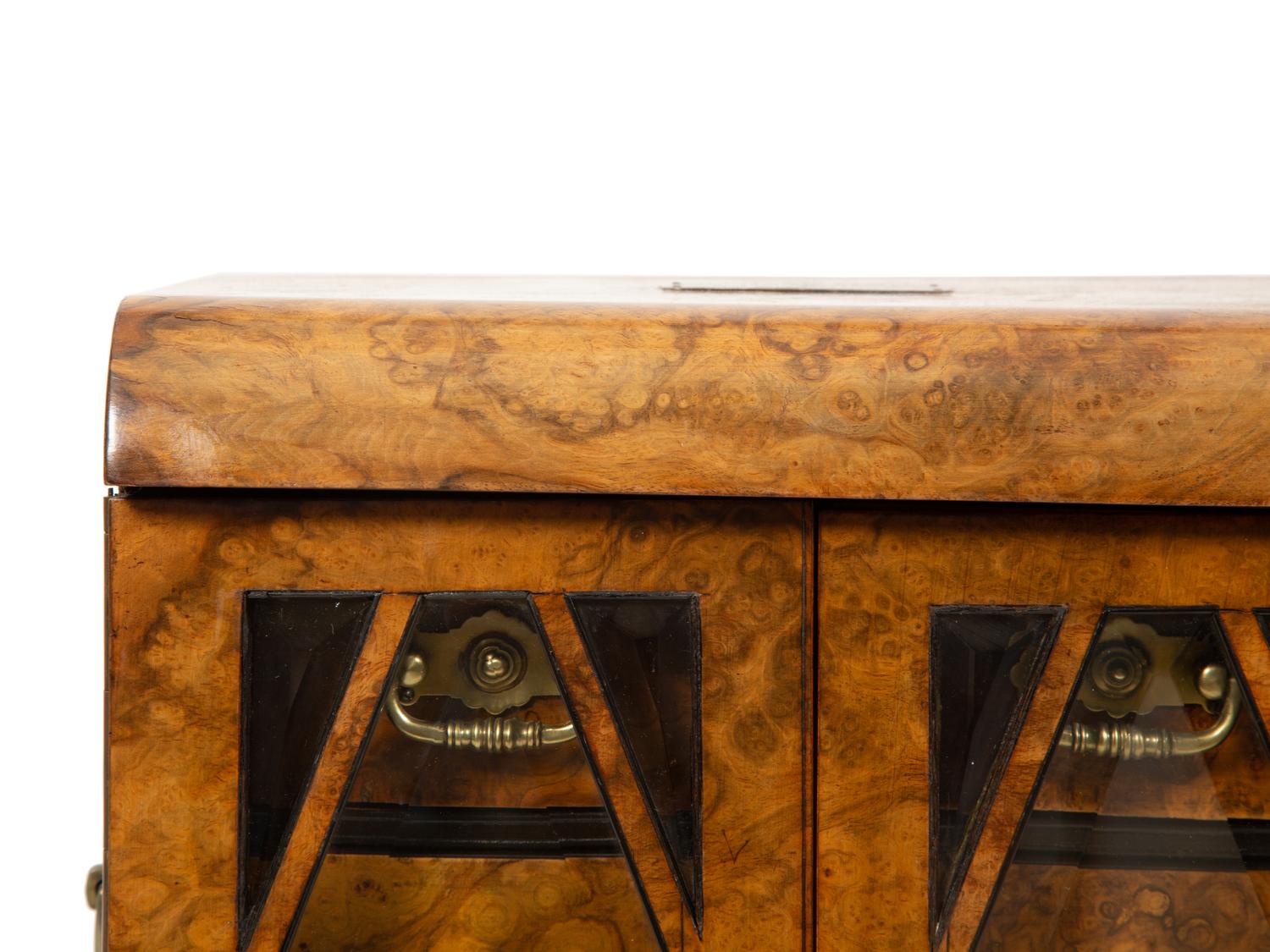 An English Burl Walnut Gentleman's Jewelry Case