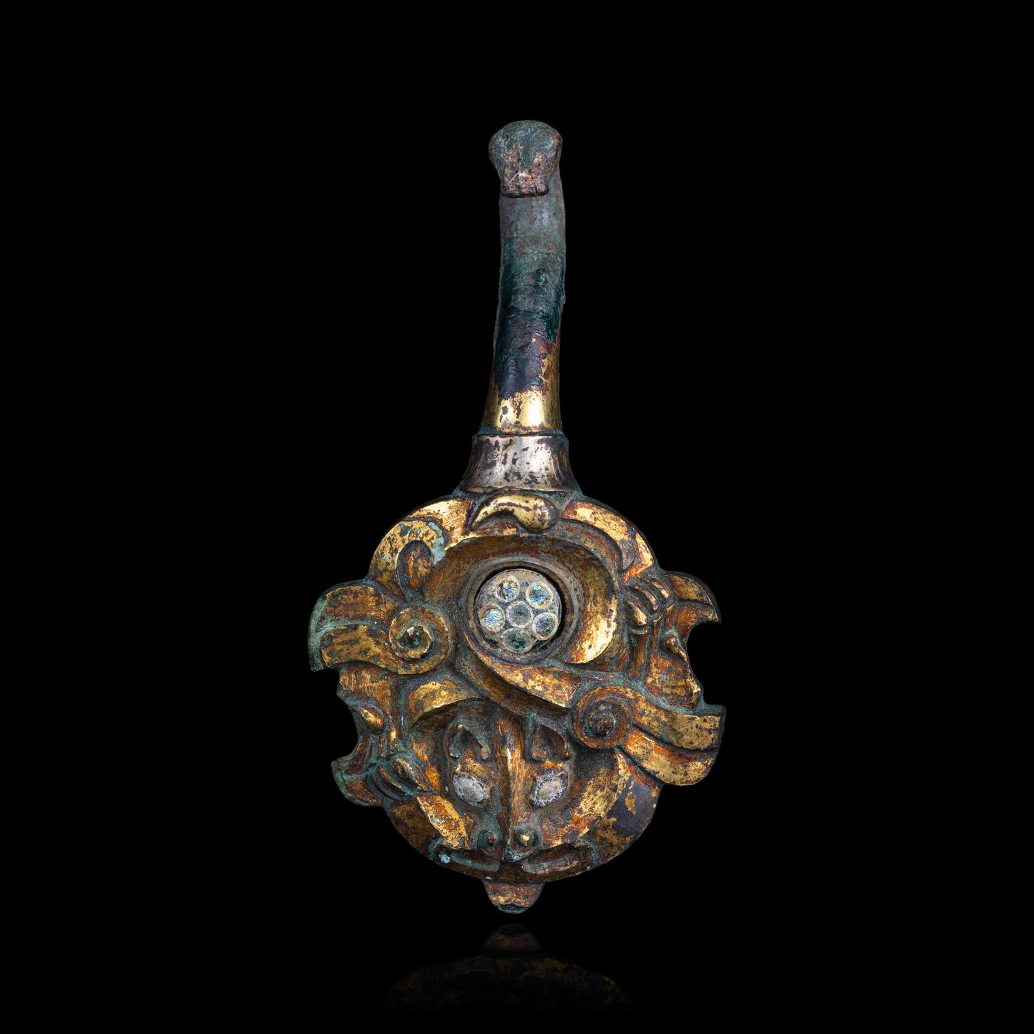A Rare Chinese Inlaid Gilt Bronze Belt Hook, Eastern Zhou-Warring States Period 東周-戰國 銅鎏金嵌蜻蜓眼琉璃珠帶 鉤