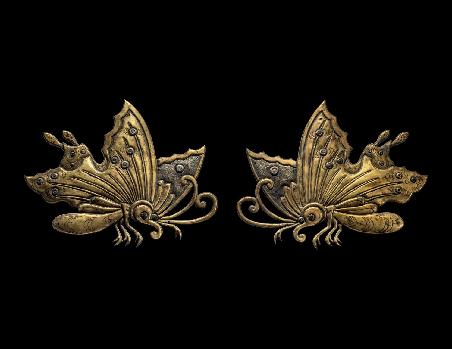 A Pair of Japanese Gilt Bronze 'Butterflies' Ornamental Architectural Studs, Momoyama Period 日本桃山時代 銅鎏金蝴蝶式門首一對