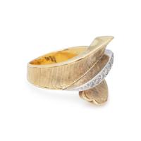 YELLOW GOLD AND DIAMOND RING