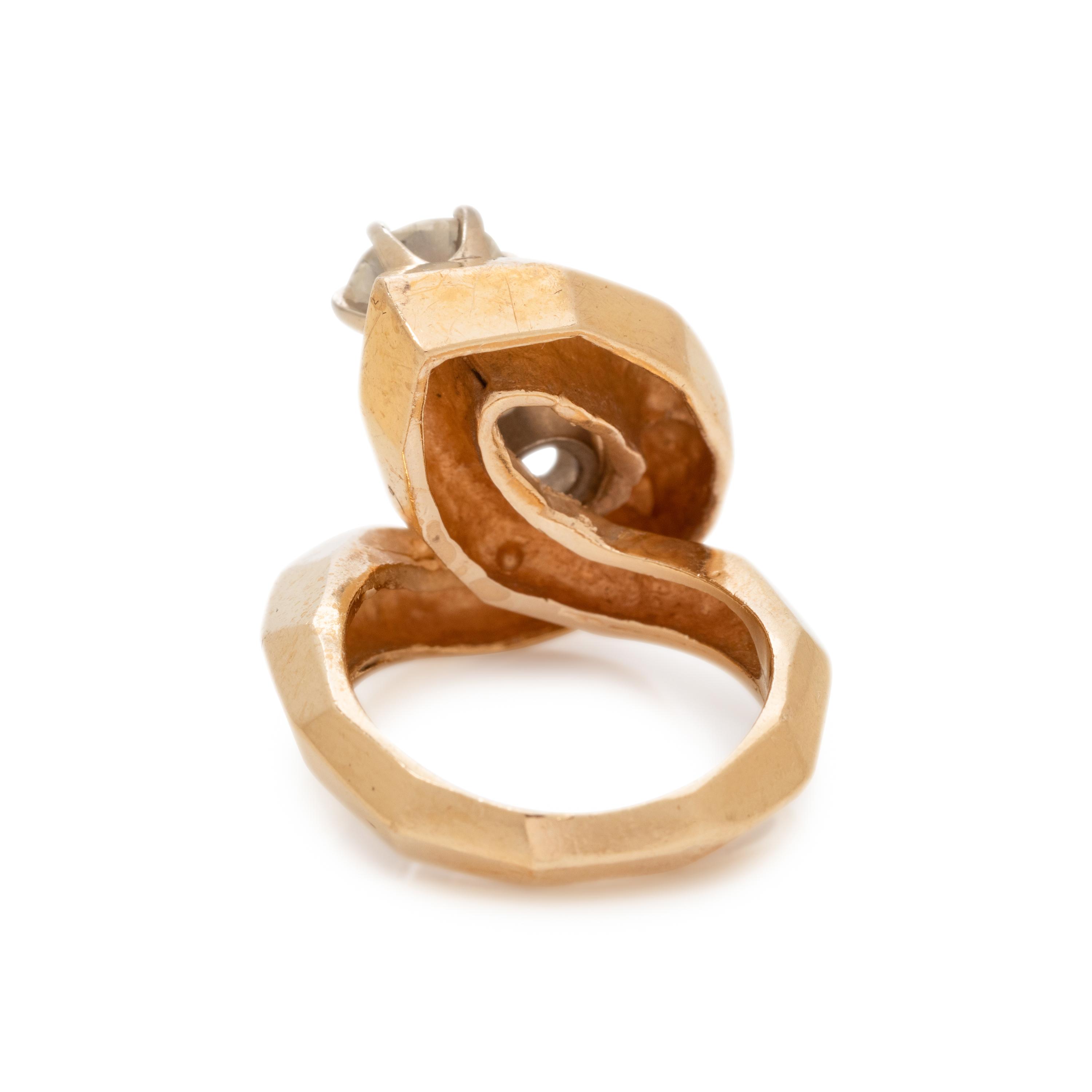 YELLOW GOLD AND DIAMOND RING