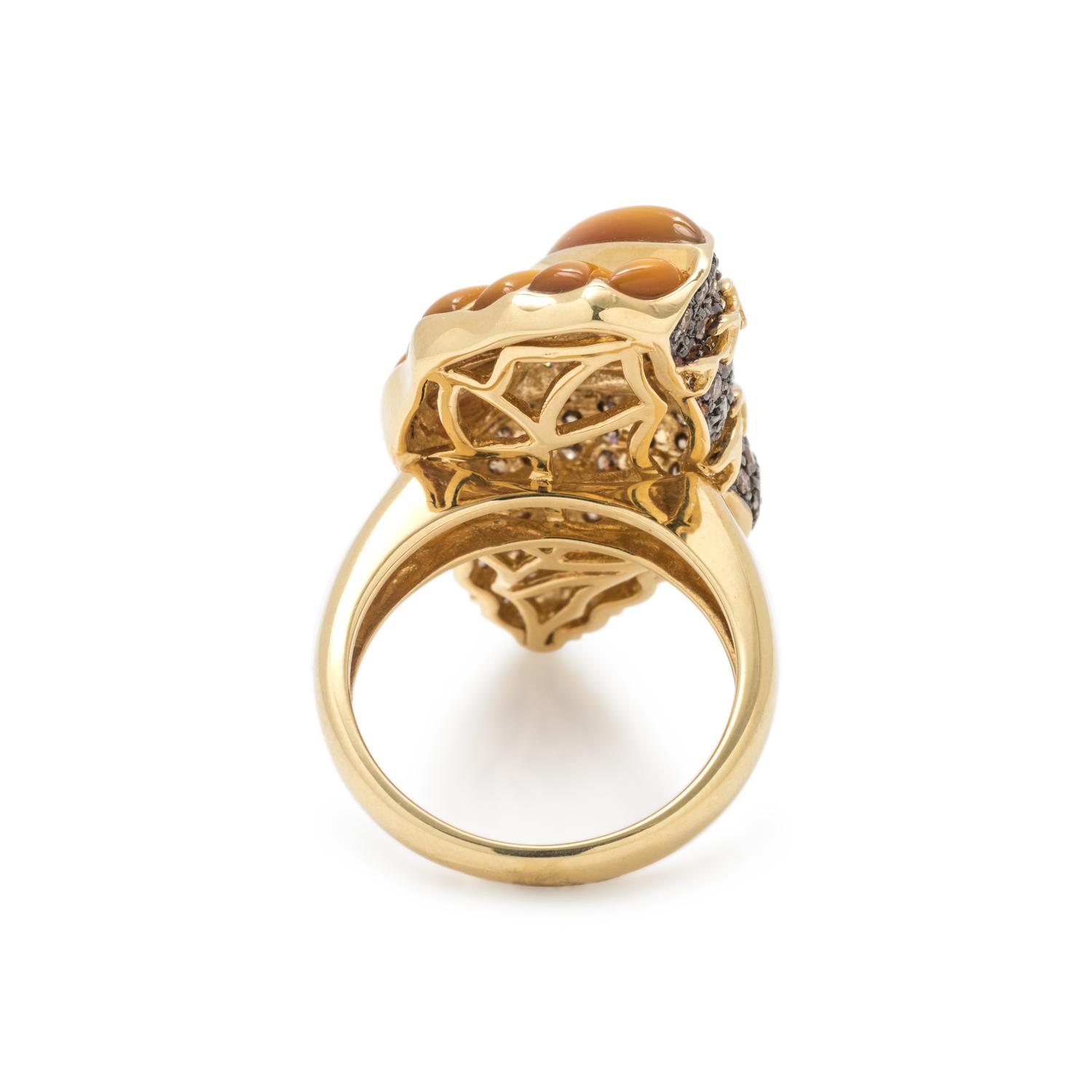 COLORED DIAMOND AND MOTHER-OF-PEARL SHELL RING