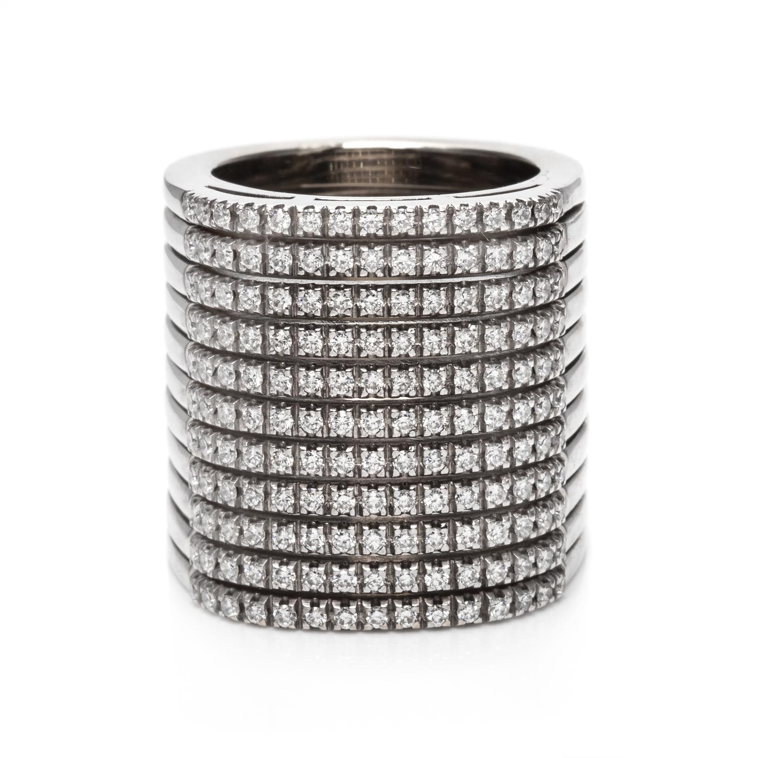 An 18 Karat White Gold and Diamond Ring,