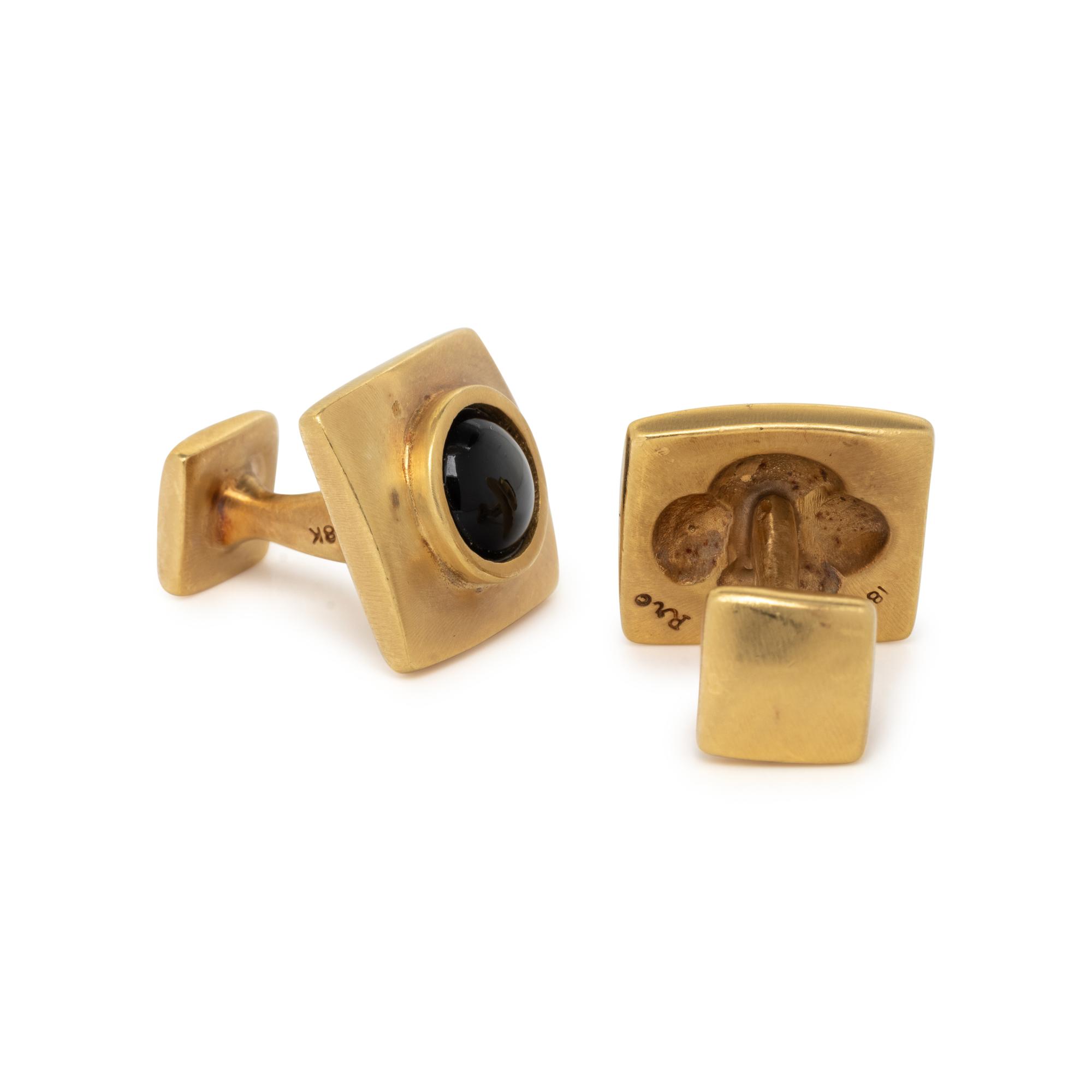 YELLOW GOLD AND ONYX CUFFLINKS