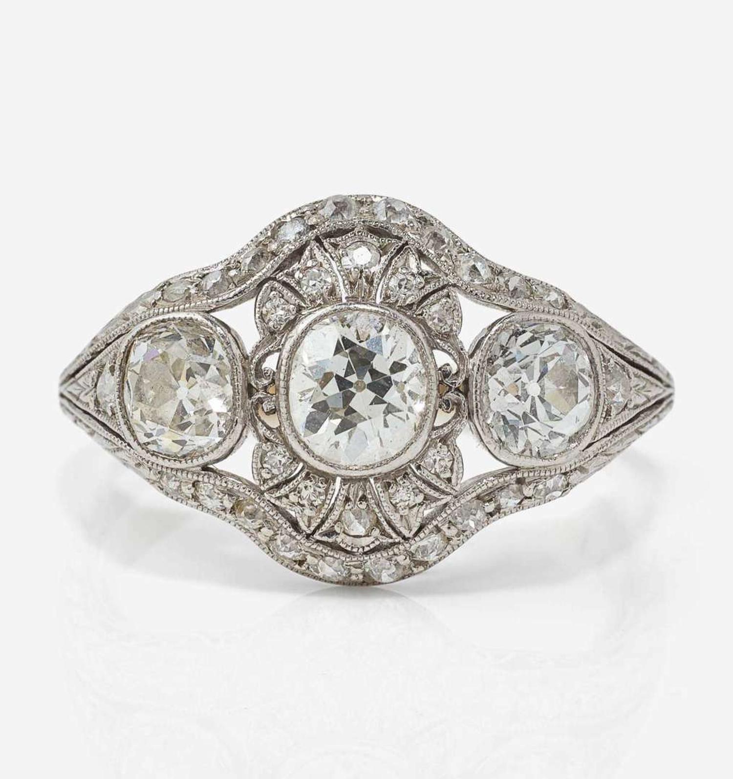 A Platinum and Diamond Ring Belle Epoque, c.1910
