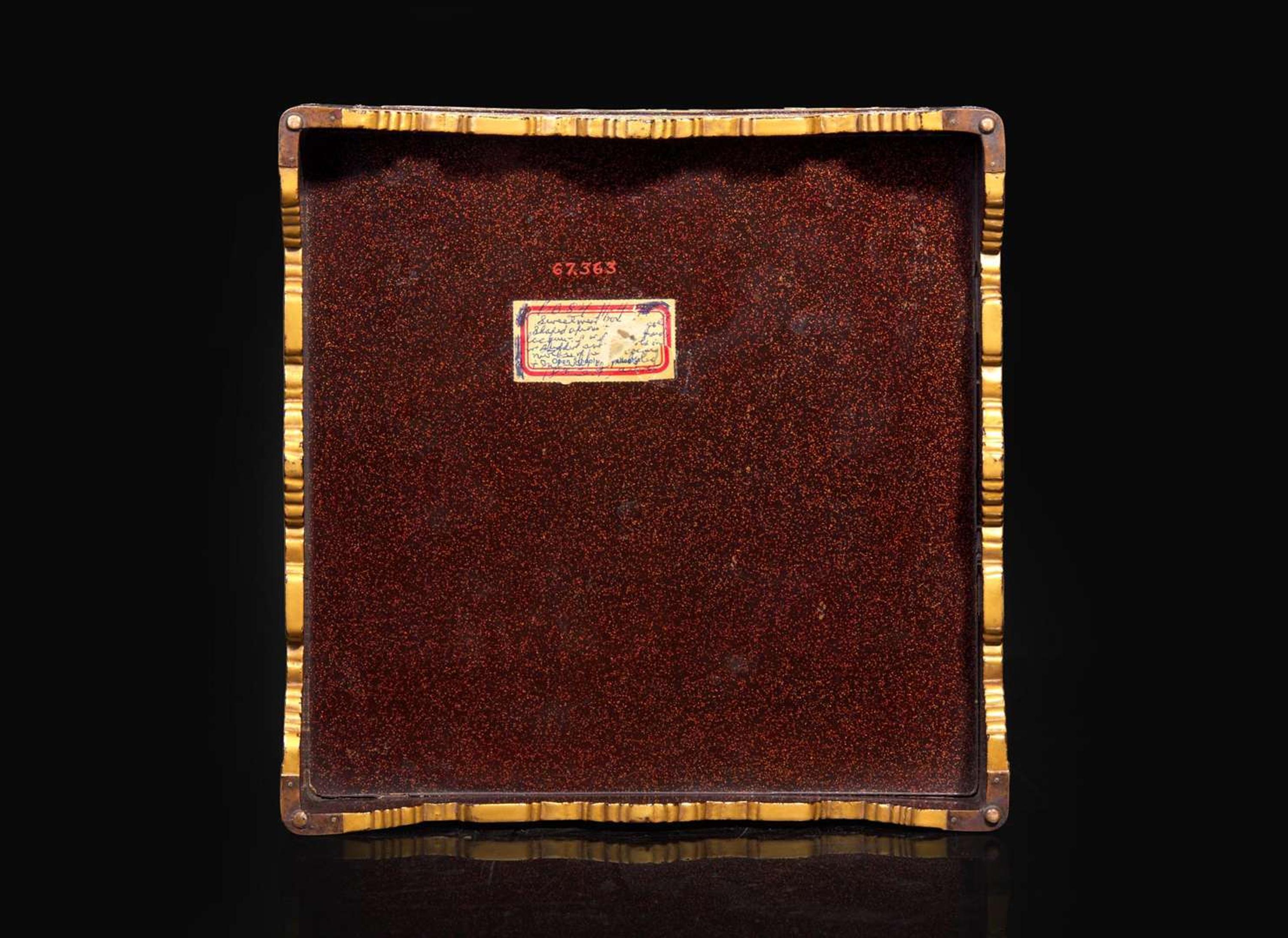 A finely executed Japanese mother of pearl-inlaid lacquer scholar's tray, Edo/early Meiji period 日本嵌貝母漆托盤 江戶至明治早