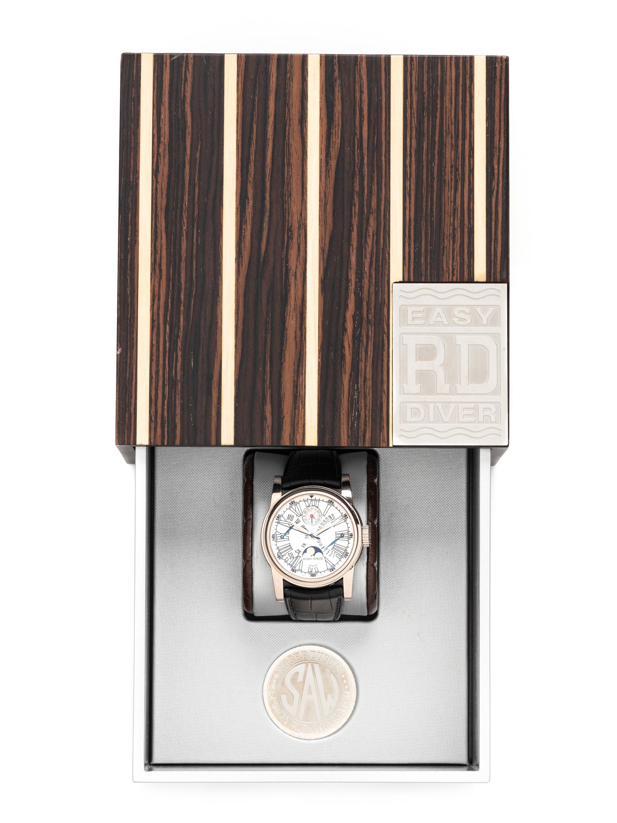 ROGER DUBUIS, REF. HO43 5772 0 3R.73 18K WHITE GOLD 'HOMMAGE' BI-RETROGRADE PERPETUAL CALENDAR CHRONOMETER WATCH