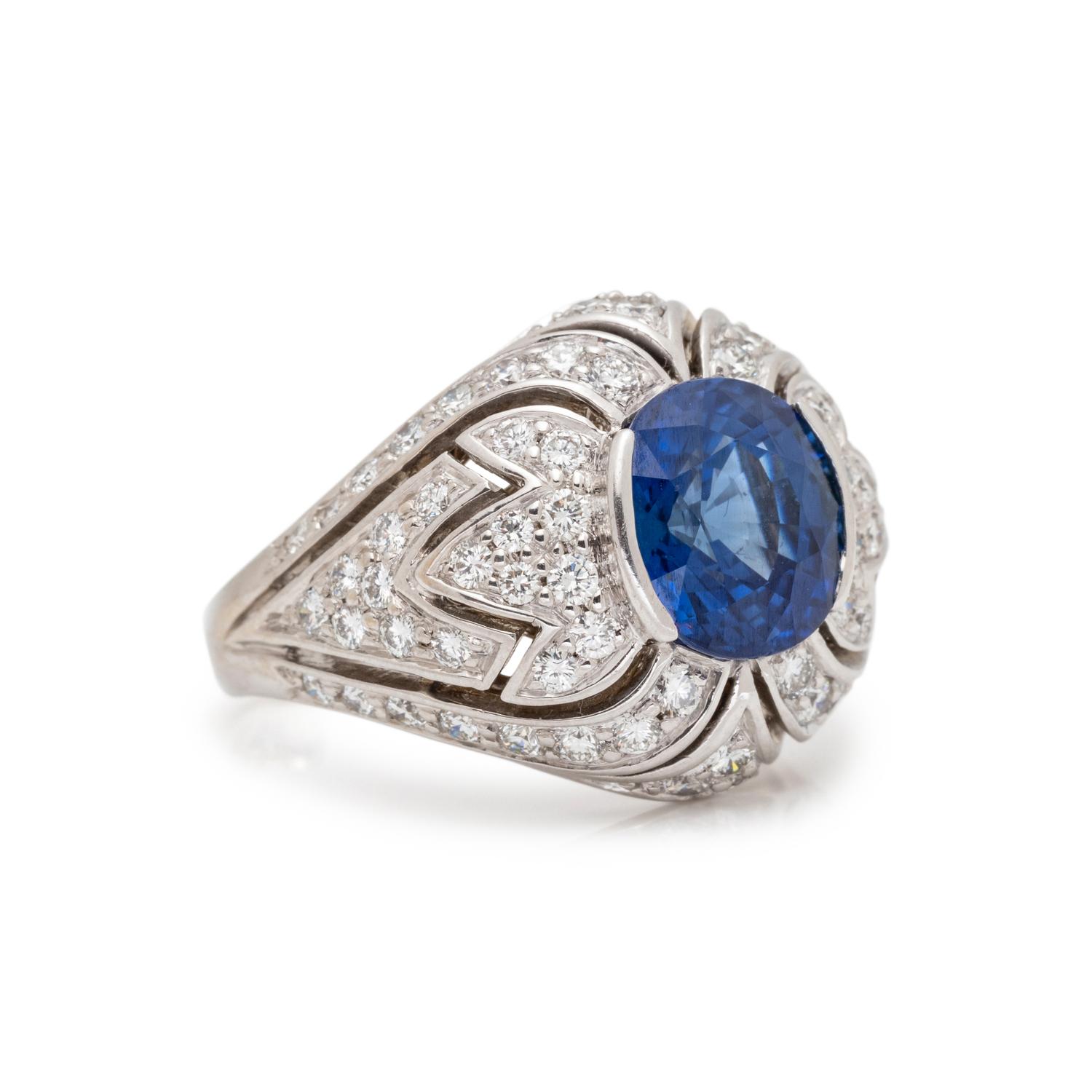 WHITE GOLD, SAPPHIRE AND DIAMOND RING