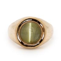 CAT'S EYE TOURMALINE AND YELLOW GOLD RING