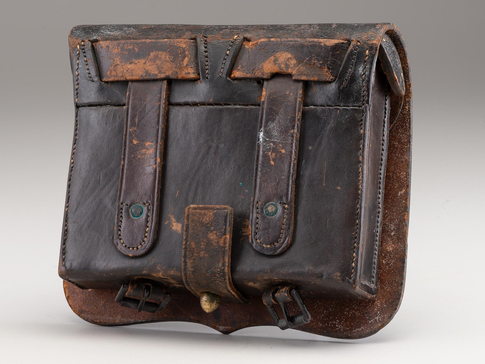 [CIVIL WAR]. Model 1864 cartridge box.