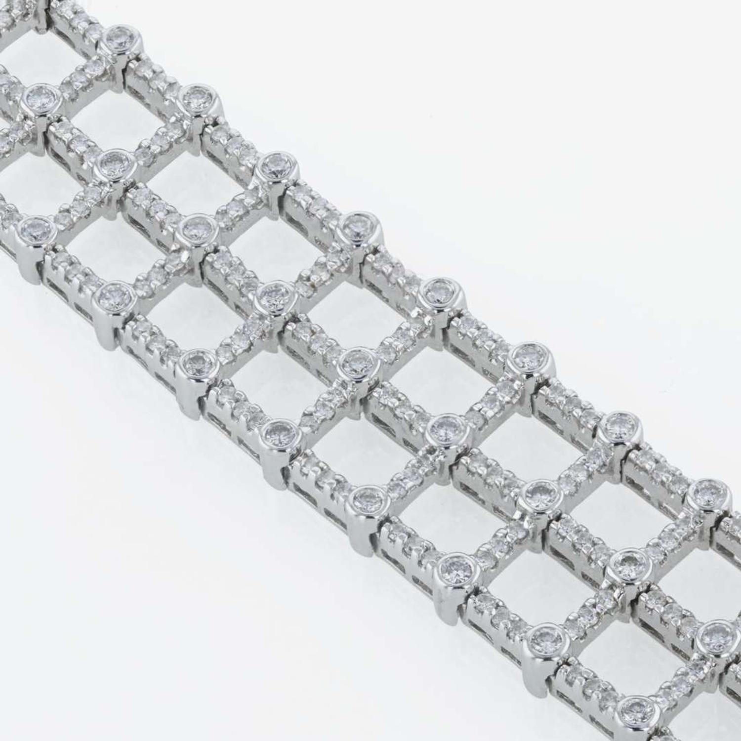 An 18K white gold and diamond bracelet