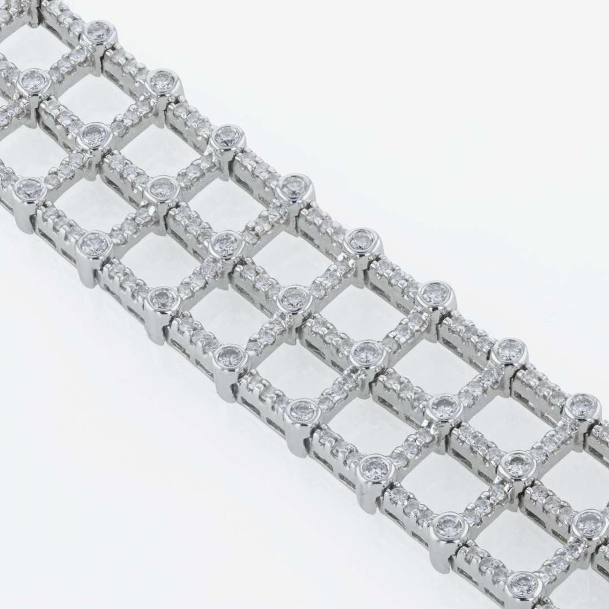 An 18K white gold and diamond bracelet