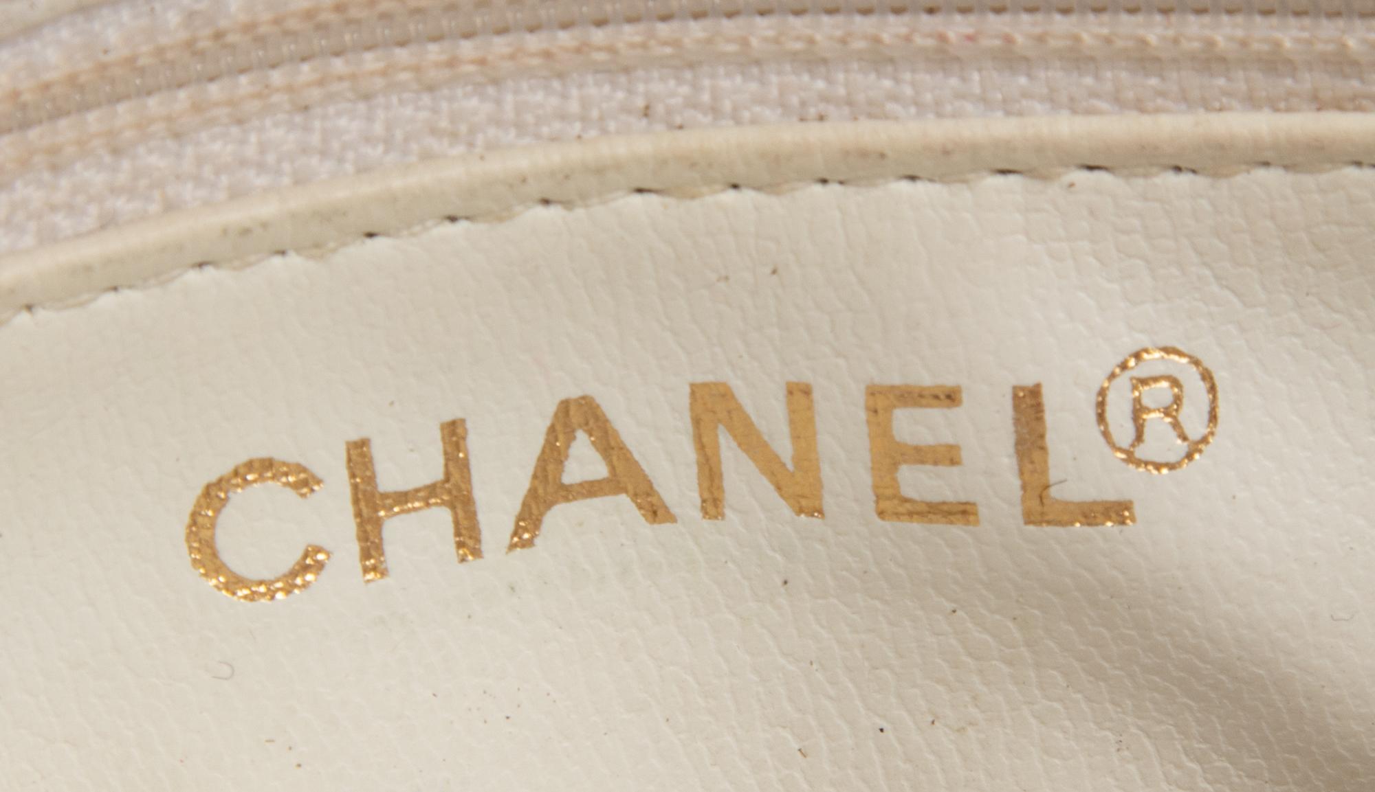 Chanel White Quilted Bag for Belt, 1991-94