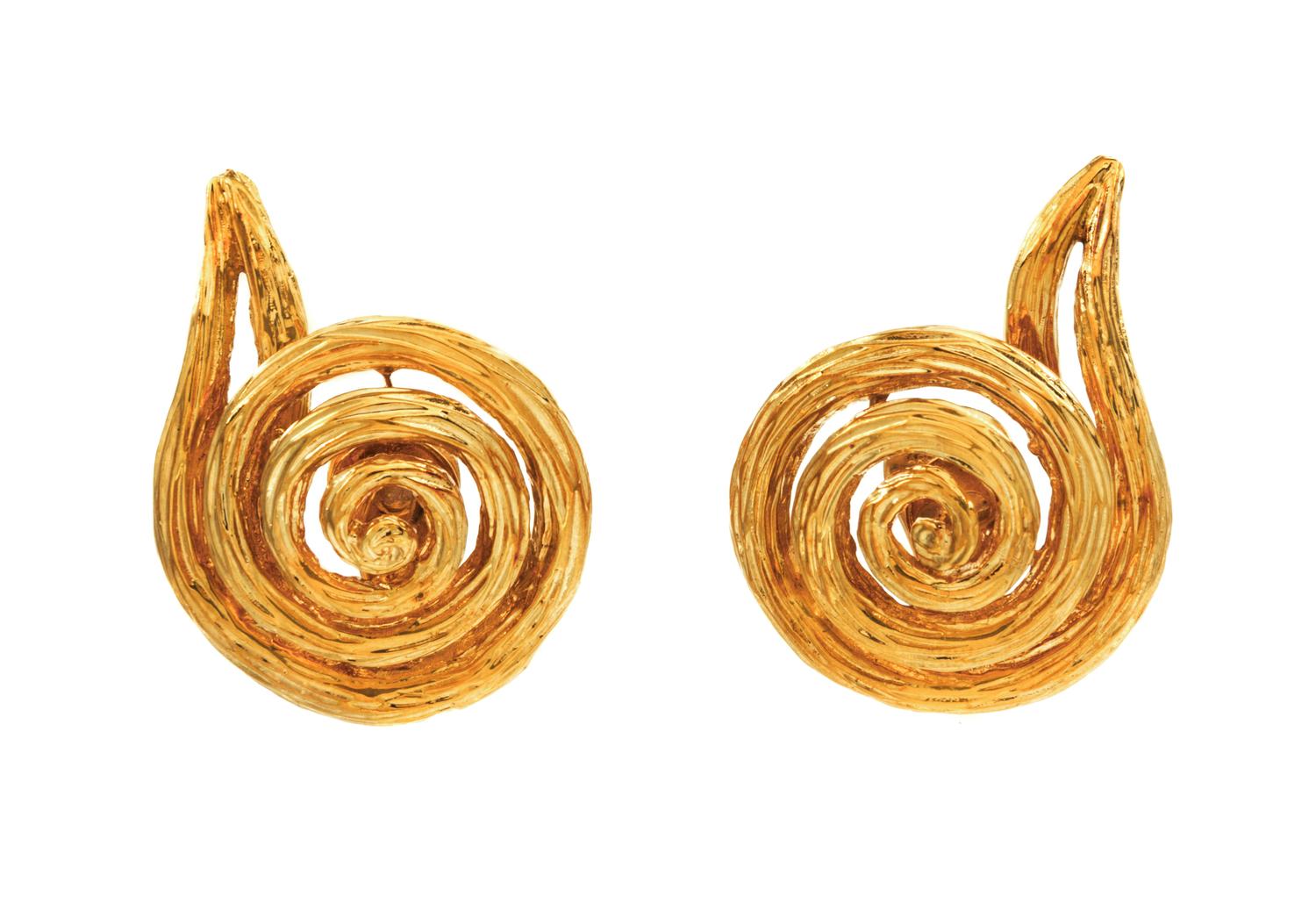 A Pair of 18 Karat Yellow Gold Earclips, Van Cleef & Arpels, 23.30 dwts.