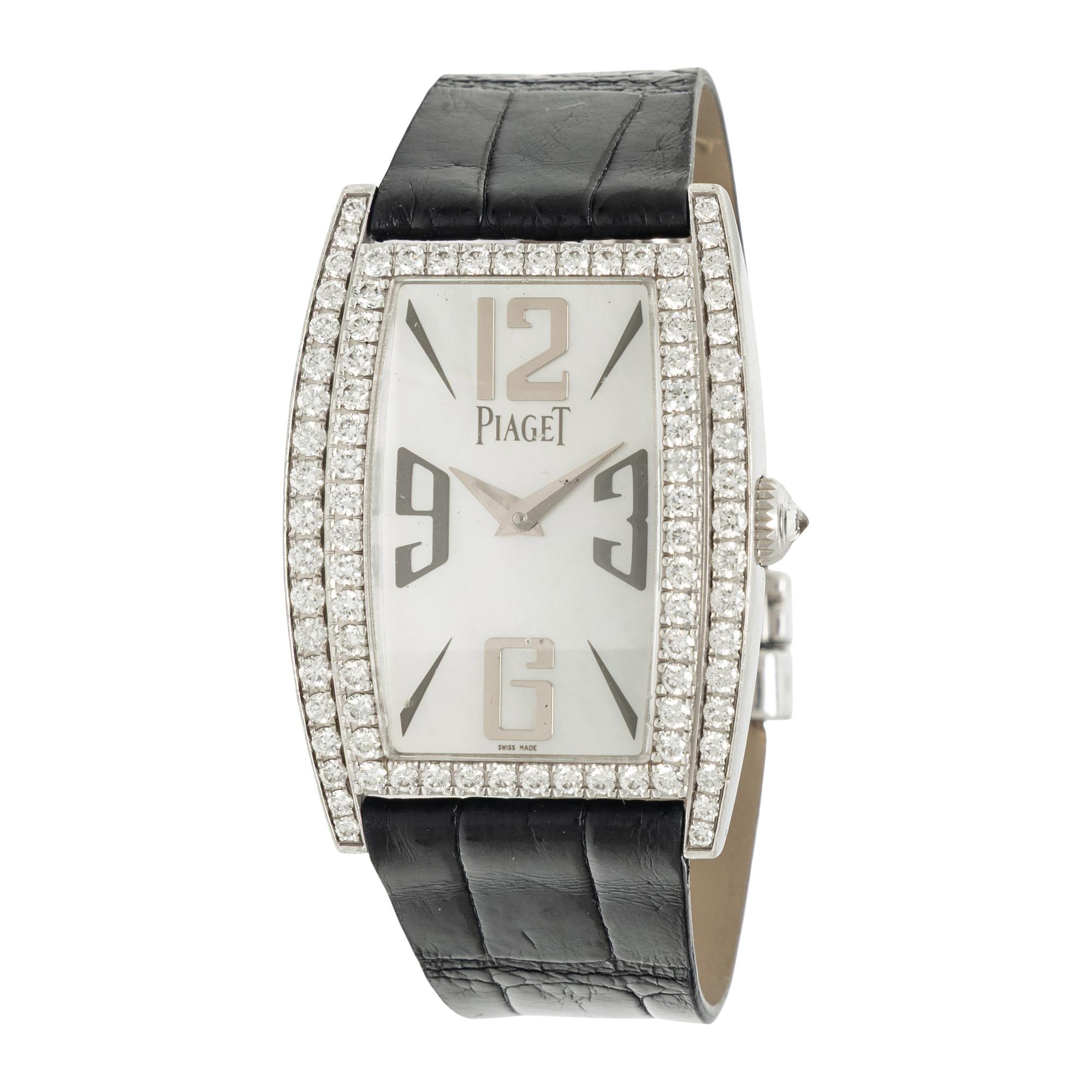 PIAGET, REF. P10266 'LIMELIGHT GALA TONNEAU' 18K WHITE GOLD WATCH WITH DIAMOND BEZEL AND MOTHER-OF-PEARL DIAL