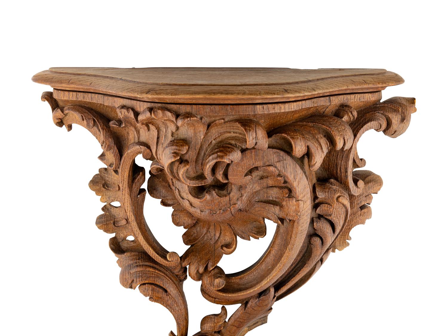 A Northern European Oak Wall Bracket