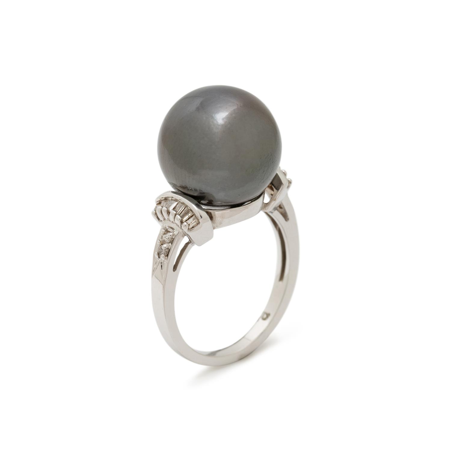 CULTURED TAHITIAN PEARL AND DIAMOND RING