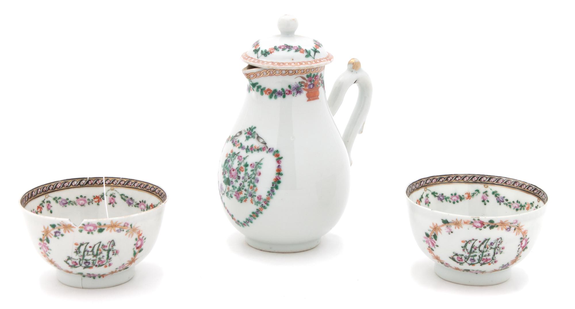 A Chinese Export Porcelain Chocolate Pot Height 5 1/4 inches.