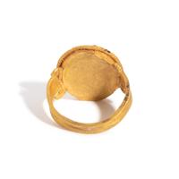A Neoclassical Gold and Black Onyx Finger Ring with a Double Portrait