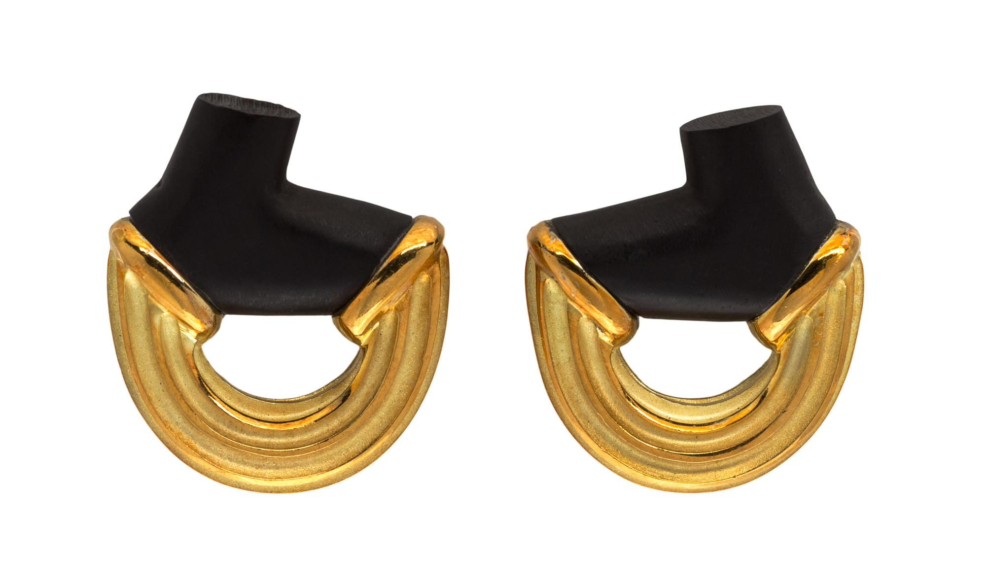 An 18 Karat Yellow Gold and Ebony Demi Parure, Christopher Walling, 29.80 dwts.
