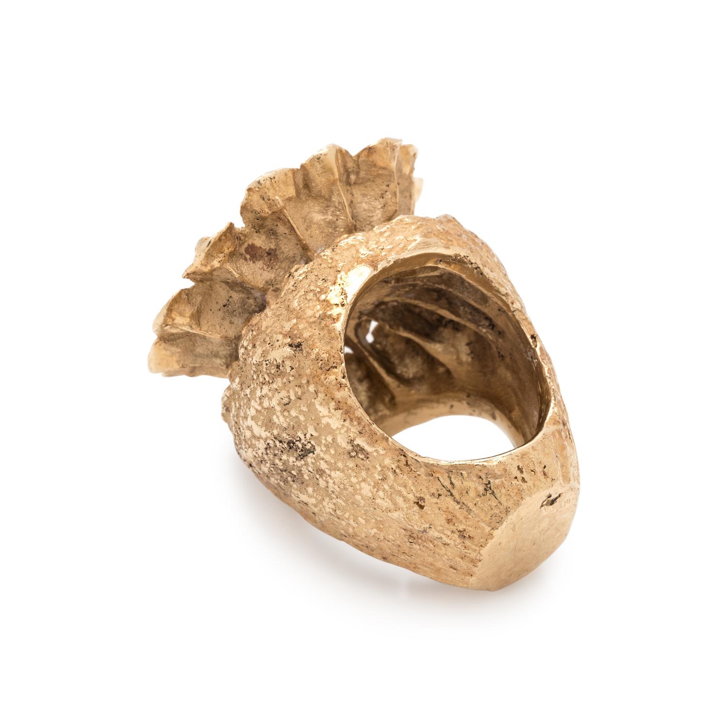 YELLOW GOLD AND GARNET RING
