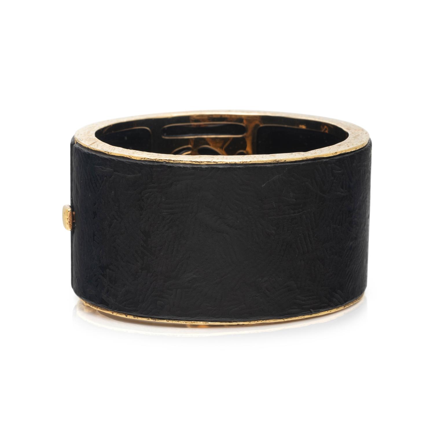 KATY BRISCOE, YELLOW GOLD, JET AND DIAMOND 'DIEZ, JR.' BANGLE BRACELET
