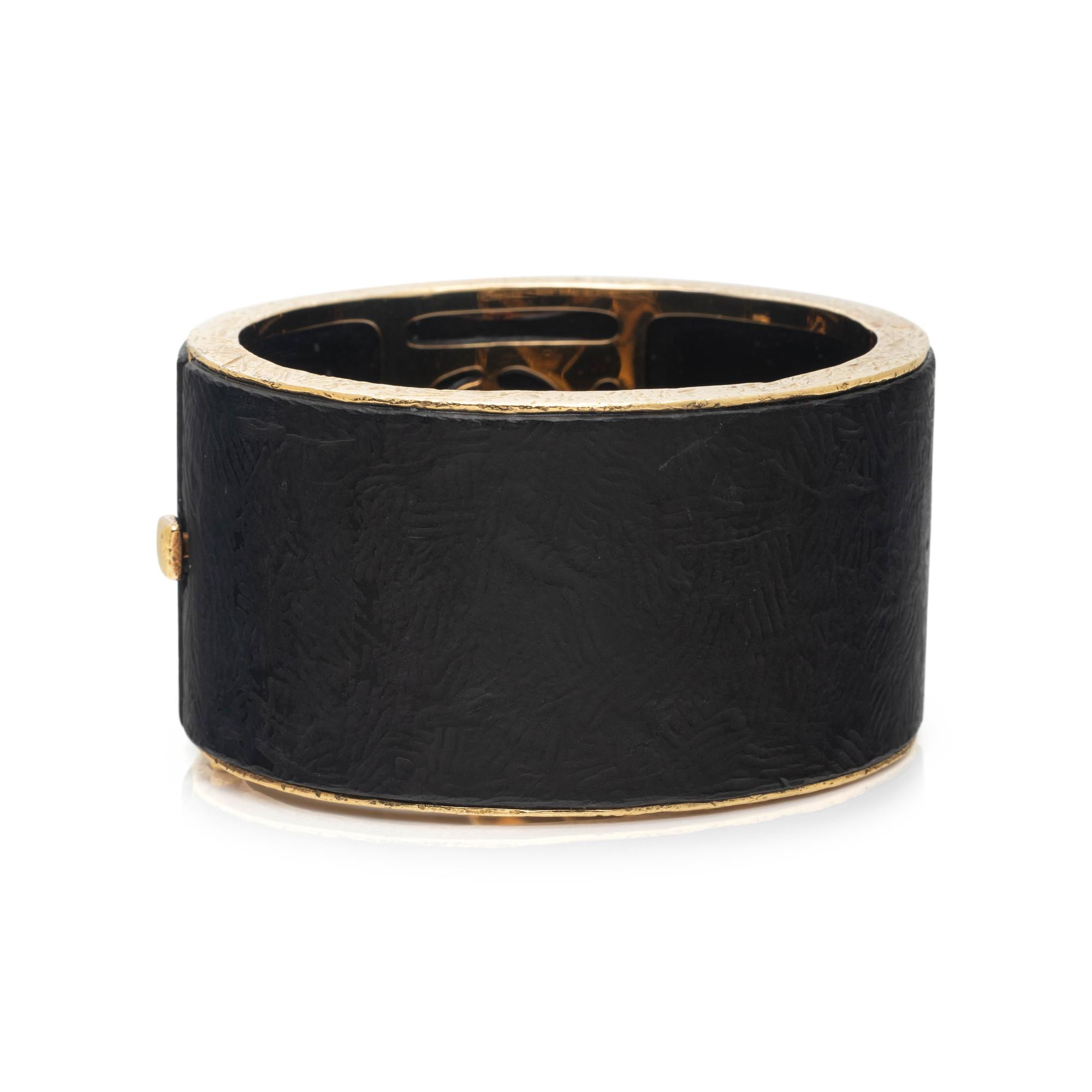 KATY BRISCOE, YELLOW GOLD, JET AND DIAMOND 'DIEZ, JR.' BANGLE BRACELET