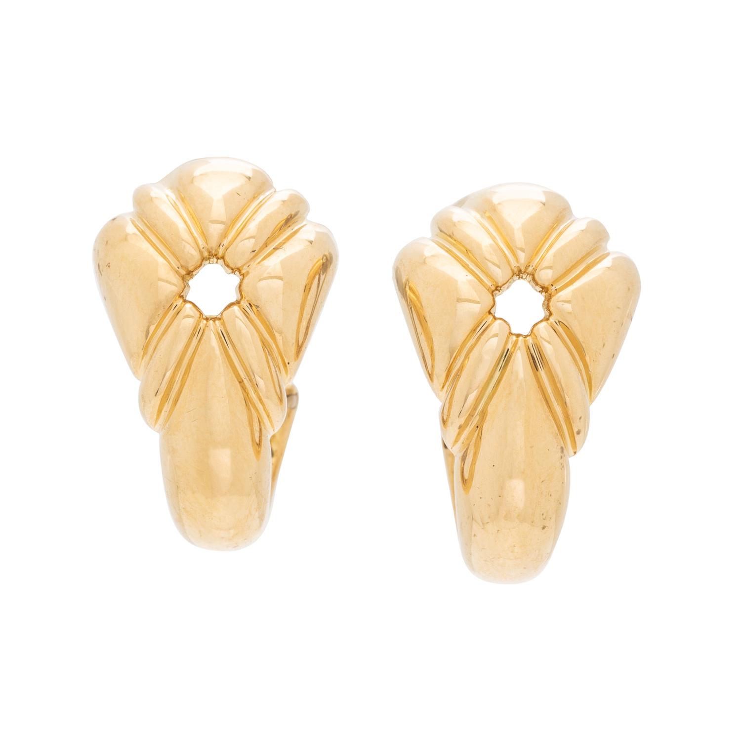 CHAUMET, YELLOW GOLD EARCLIPS