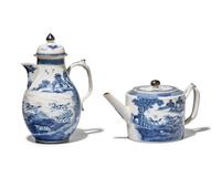 A Chinese Export Porcelain Teapot and Coffeepot Decorated with Hunt Scene
