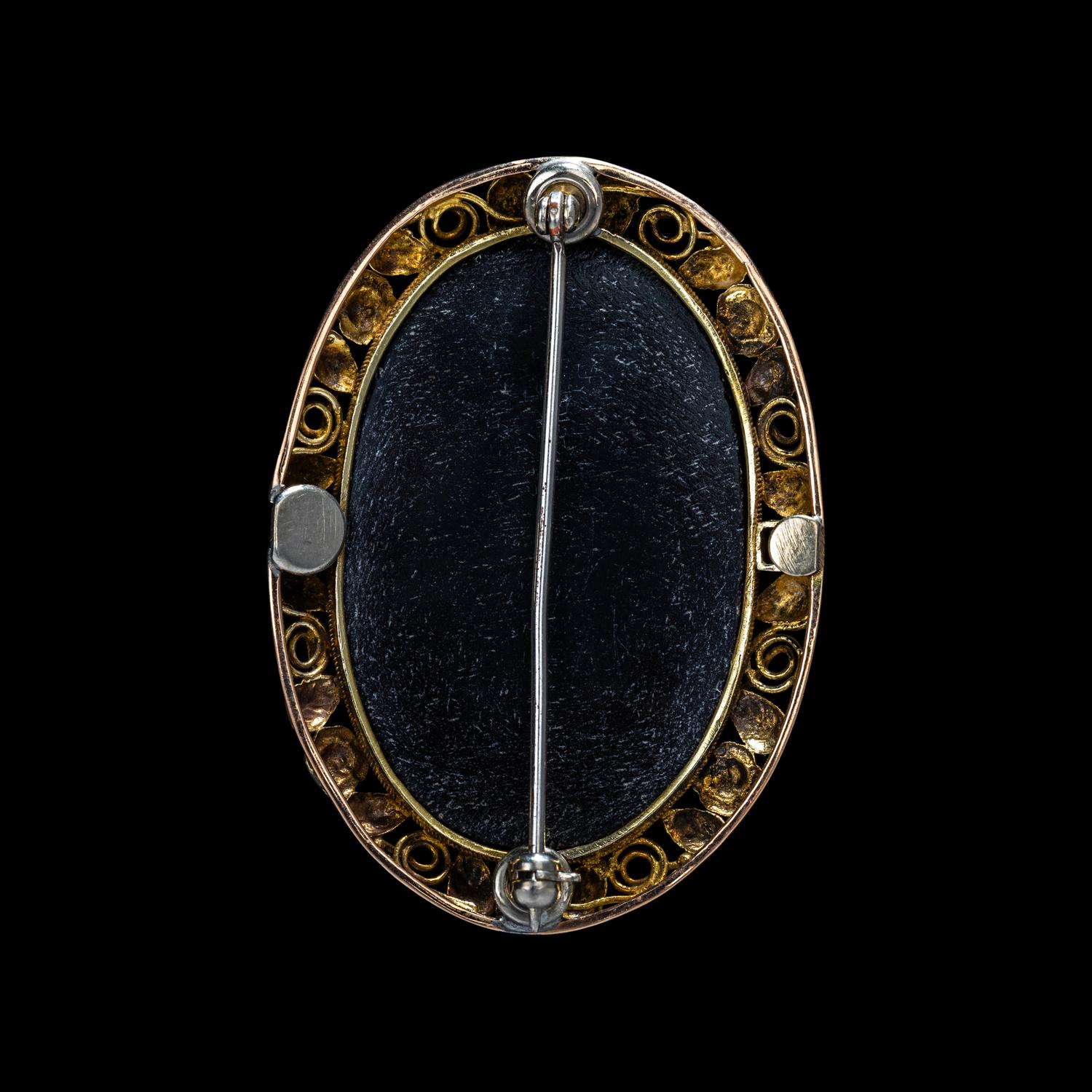 A Neoclassical Gold and Agate Cameo Brooch with Nike