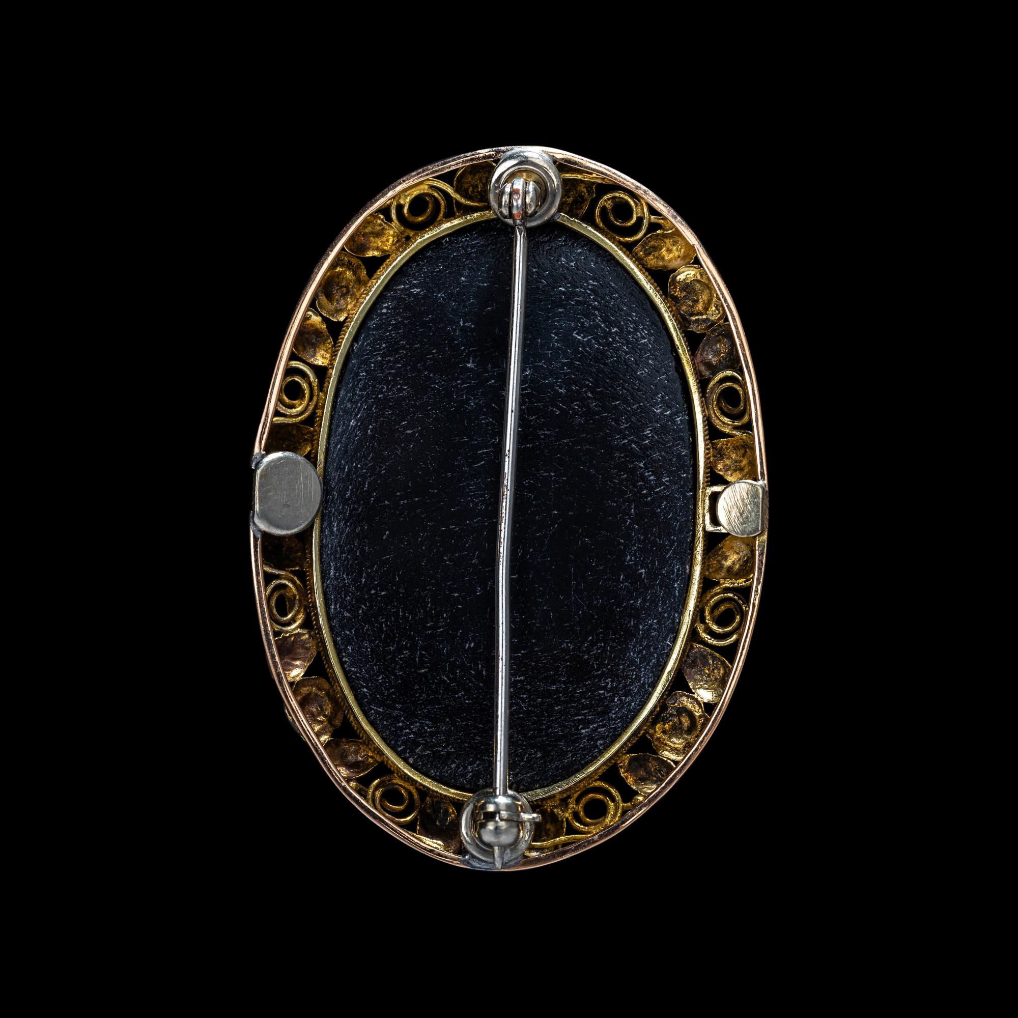 A Neoclassical Gold and Agate Cameo Brooch with Nike