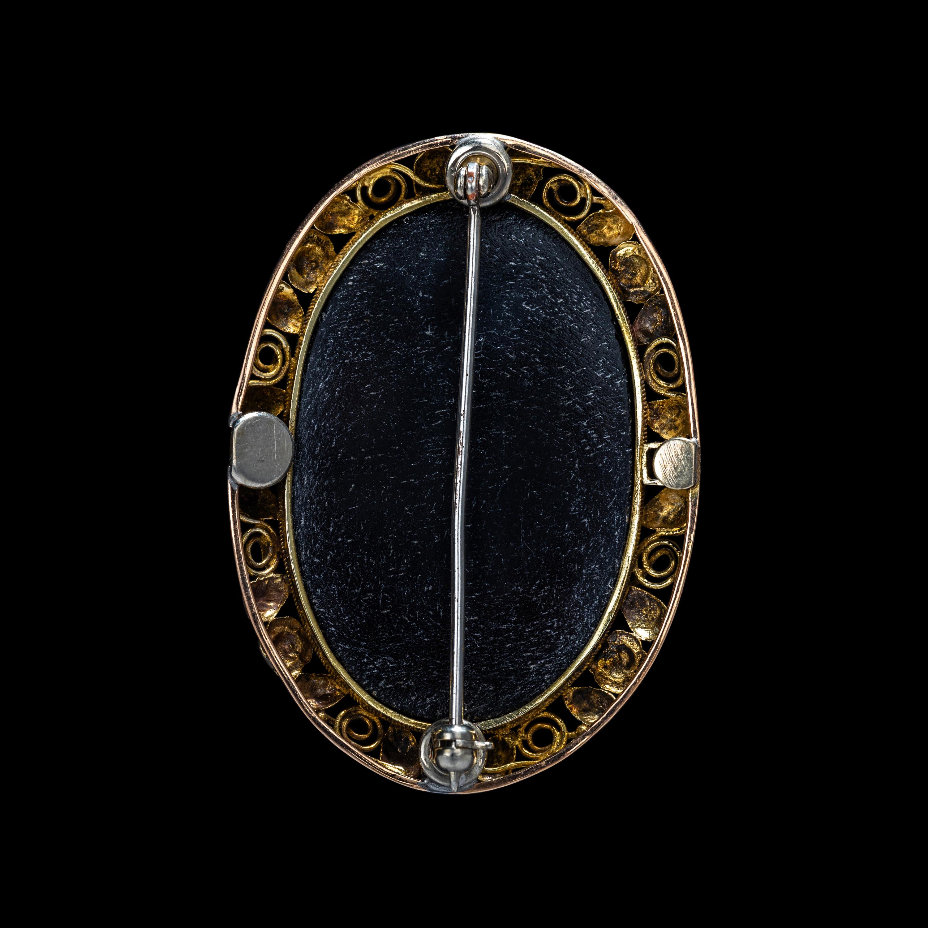 A Neoclassical Gold and Agate Cameo Brooch with Nike