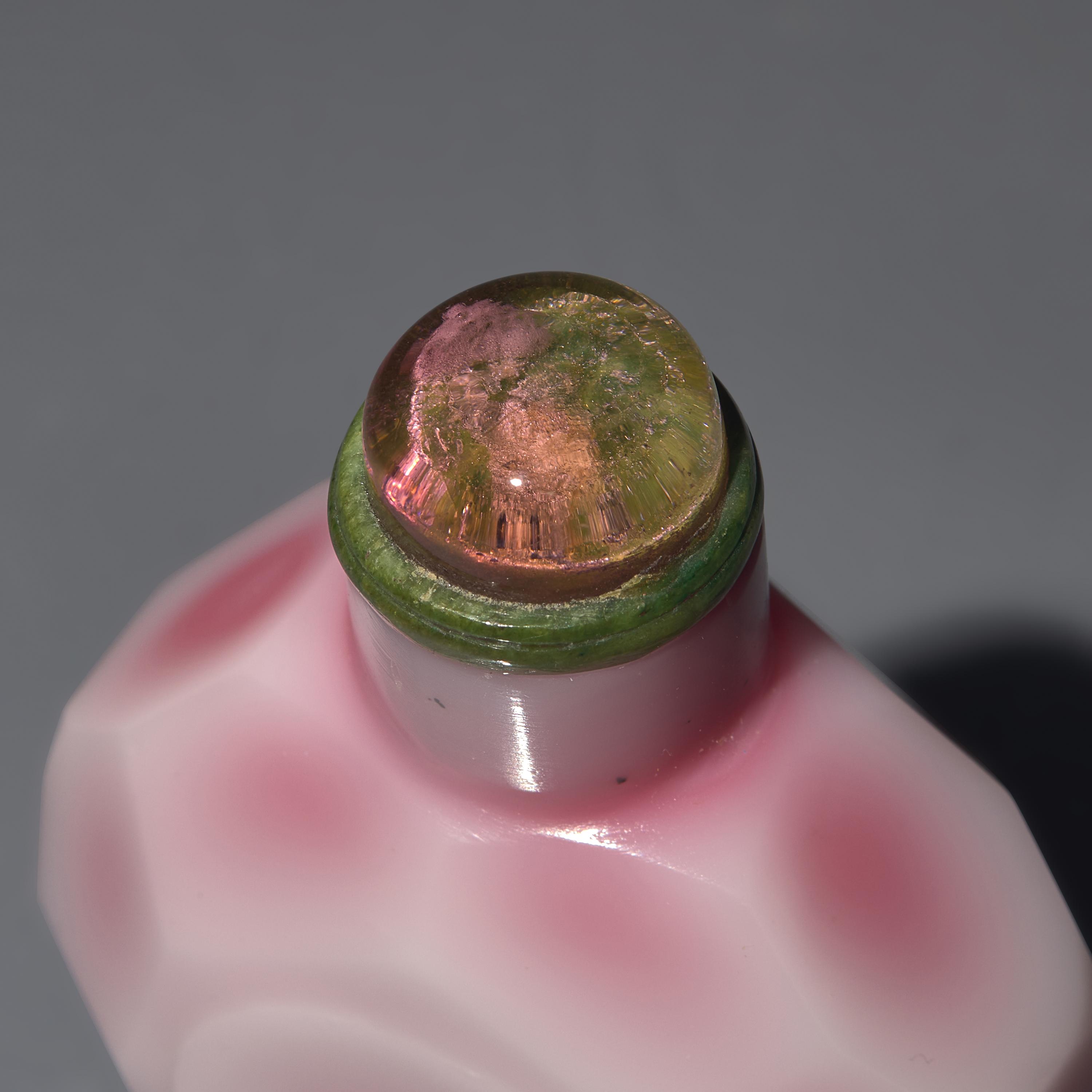 Four Chinese Faceted Glass Snuff Bottles, 18th/Early 19th Century and Later — 清中期及以後 料器磨棱鼻煙壺四支