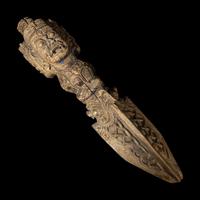 A Large Nepalese Polychromed Wooden Purbhu, 18th-19th Century 十八-十九世紀 尼泊爾彩繪木雕金剛橛