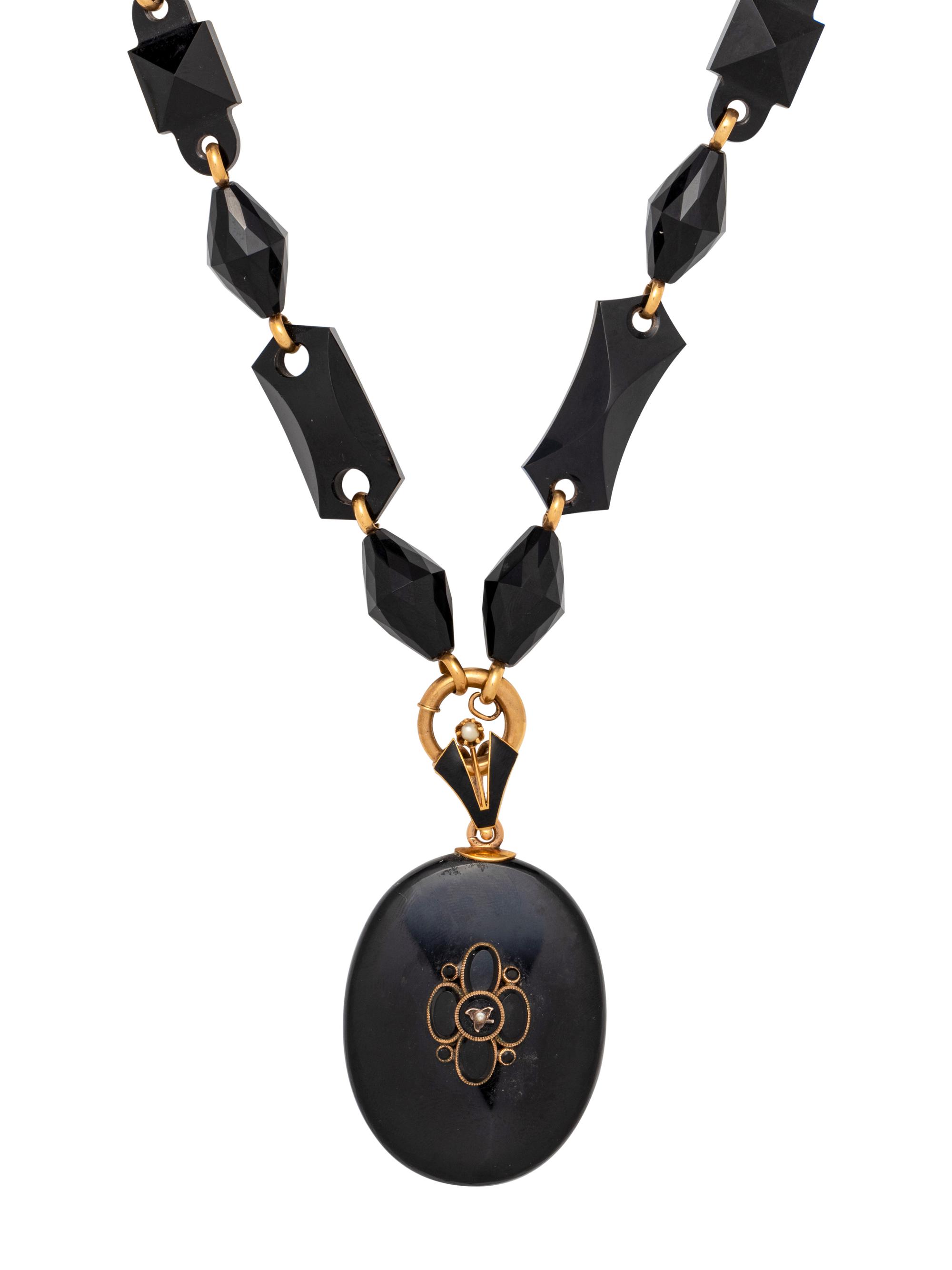 VICTORIAN, YELLOW GOLD AND ONYX MOURNING PENDANT/NECKLACE