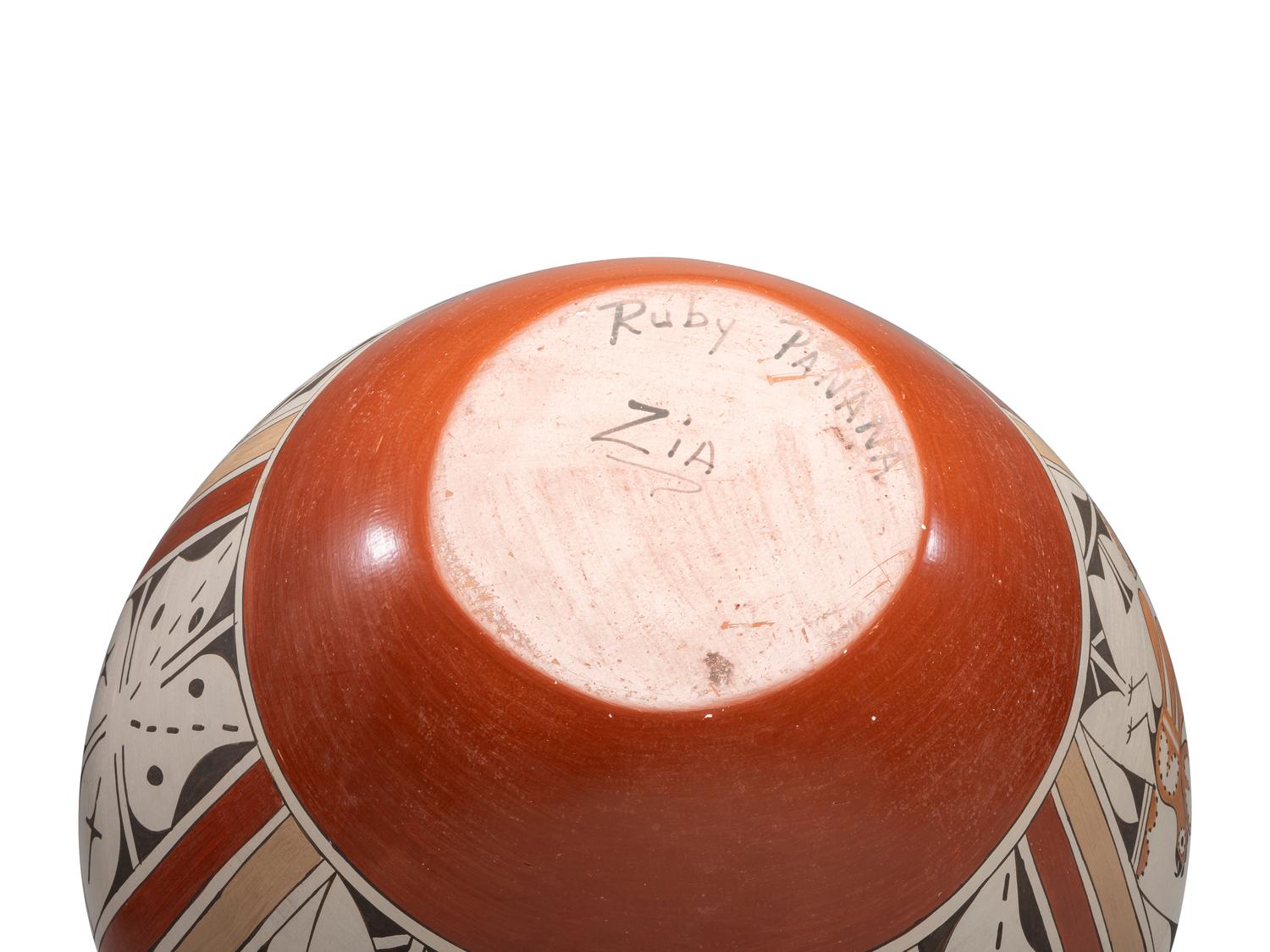 Four-Color Pottery Olla, with Parrots