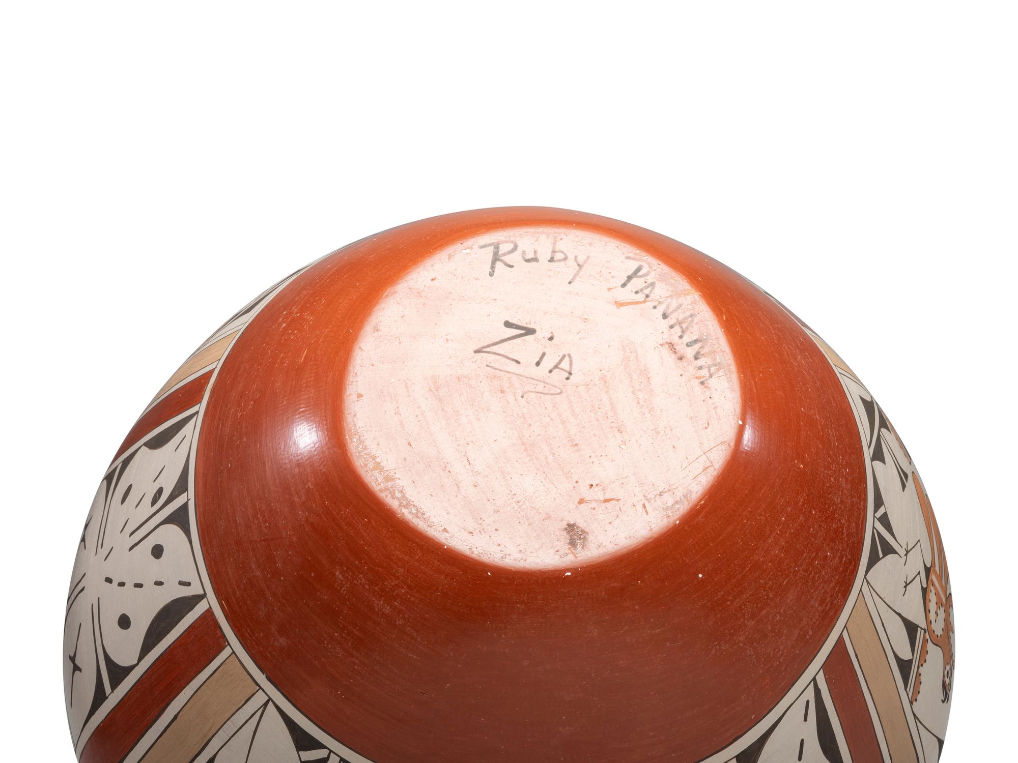 Four-Color Pottery Olla, with Parrots