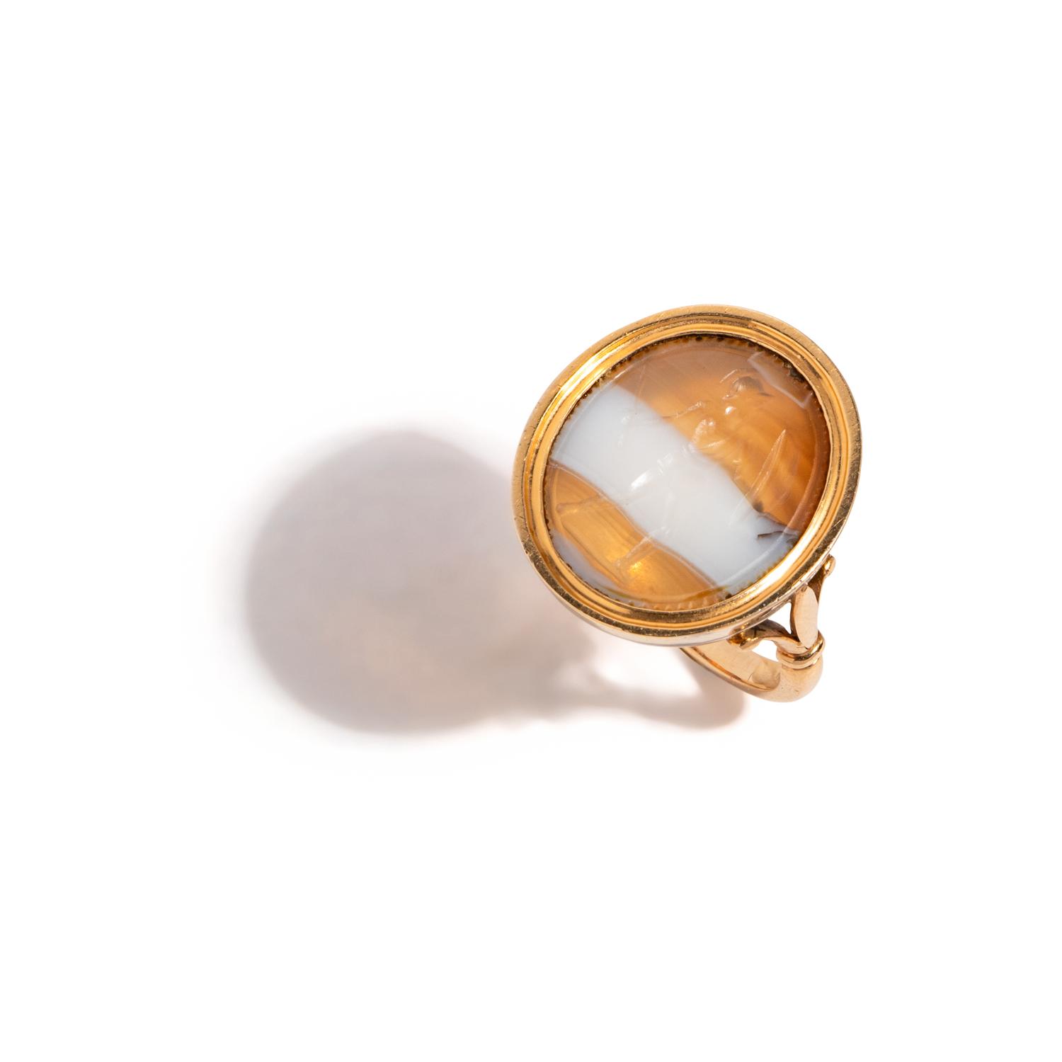 A Neoclassical Gold and Banded Agate Finger Ring with a Warrior on Guard