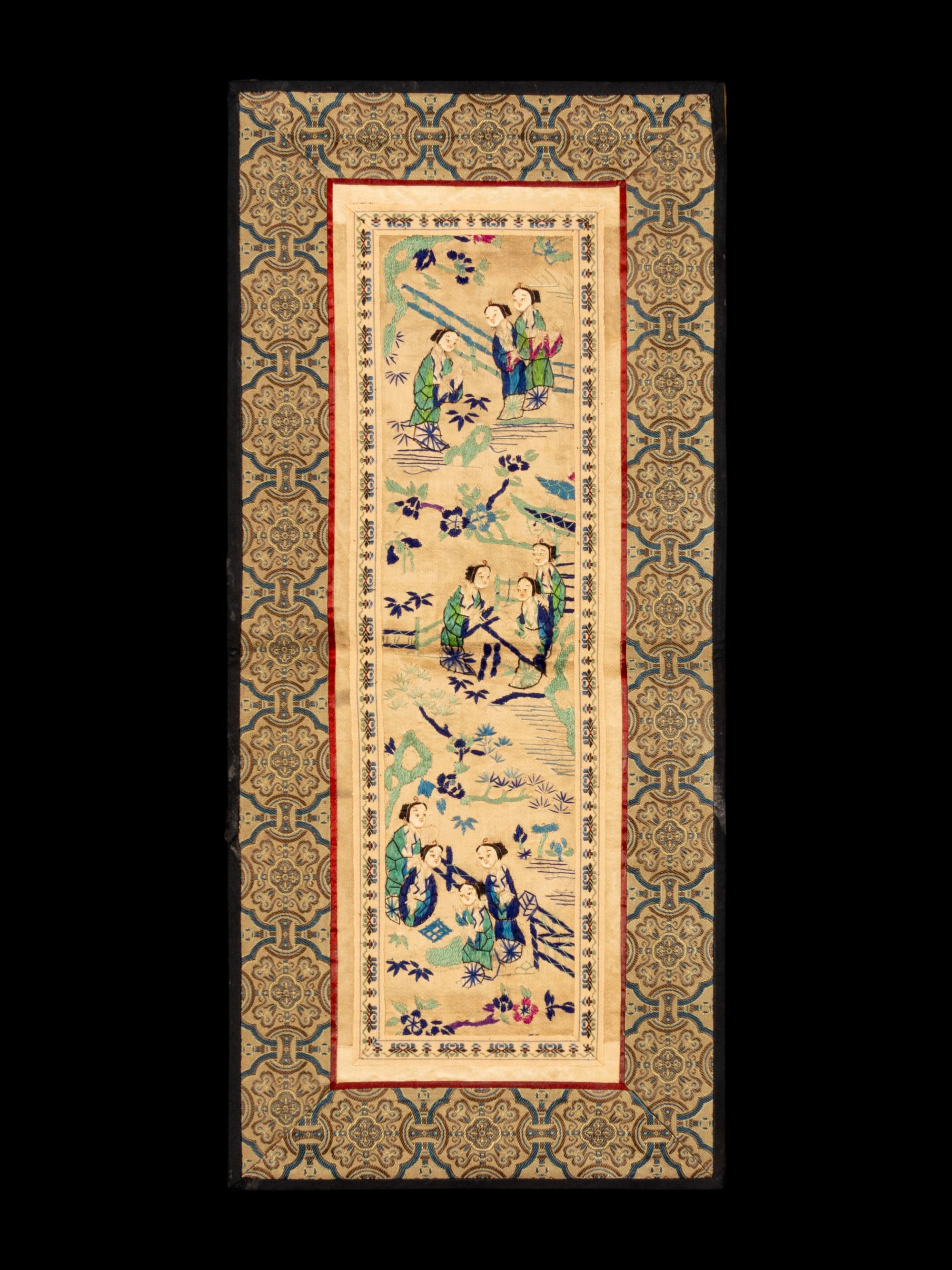 A Collection of 33 Chinese Embroidered Silk Panels 近代 綉片33幅
