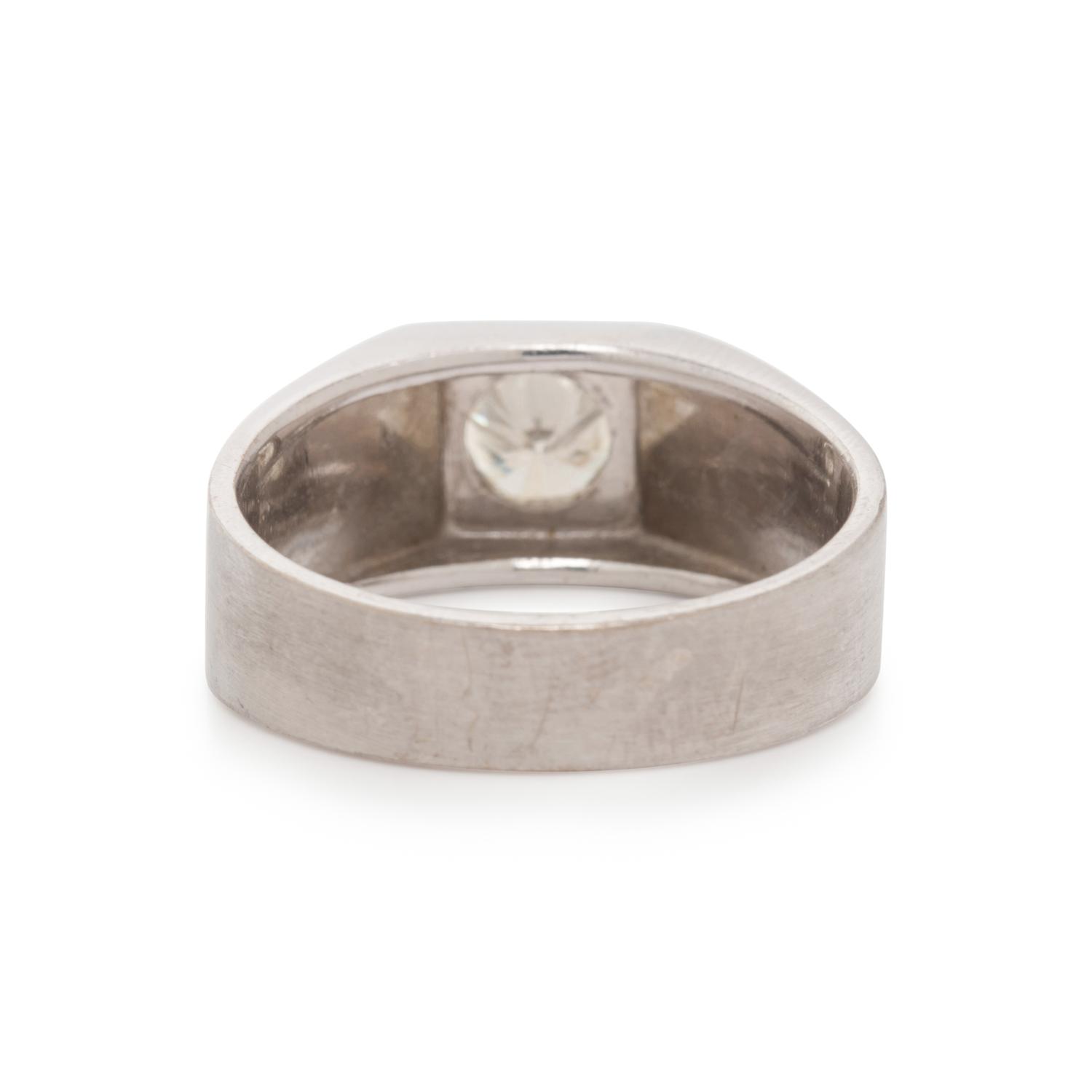 WHITE GOLD AND DIAMOND RING